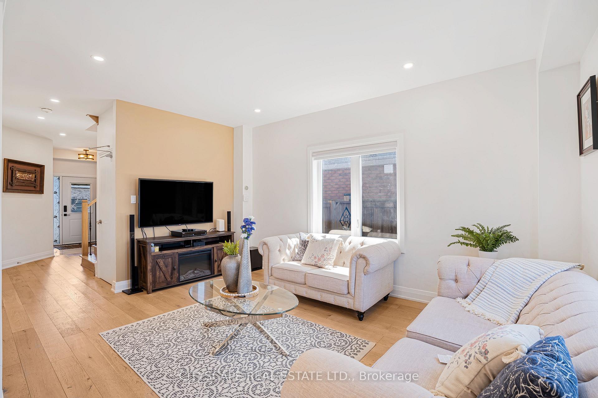 Photo 14 of 143 Sun King Crescent, Barrie, Innis-Shore — HOMEH