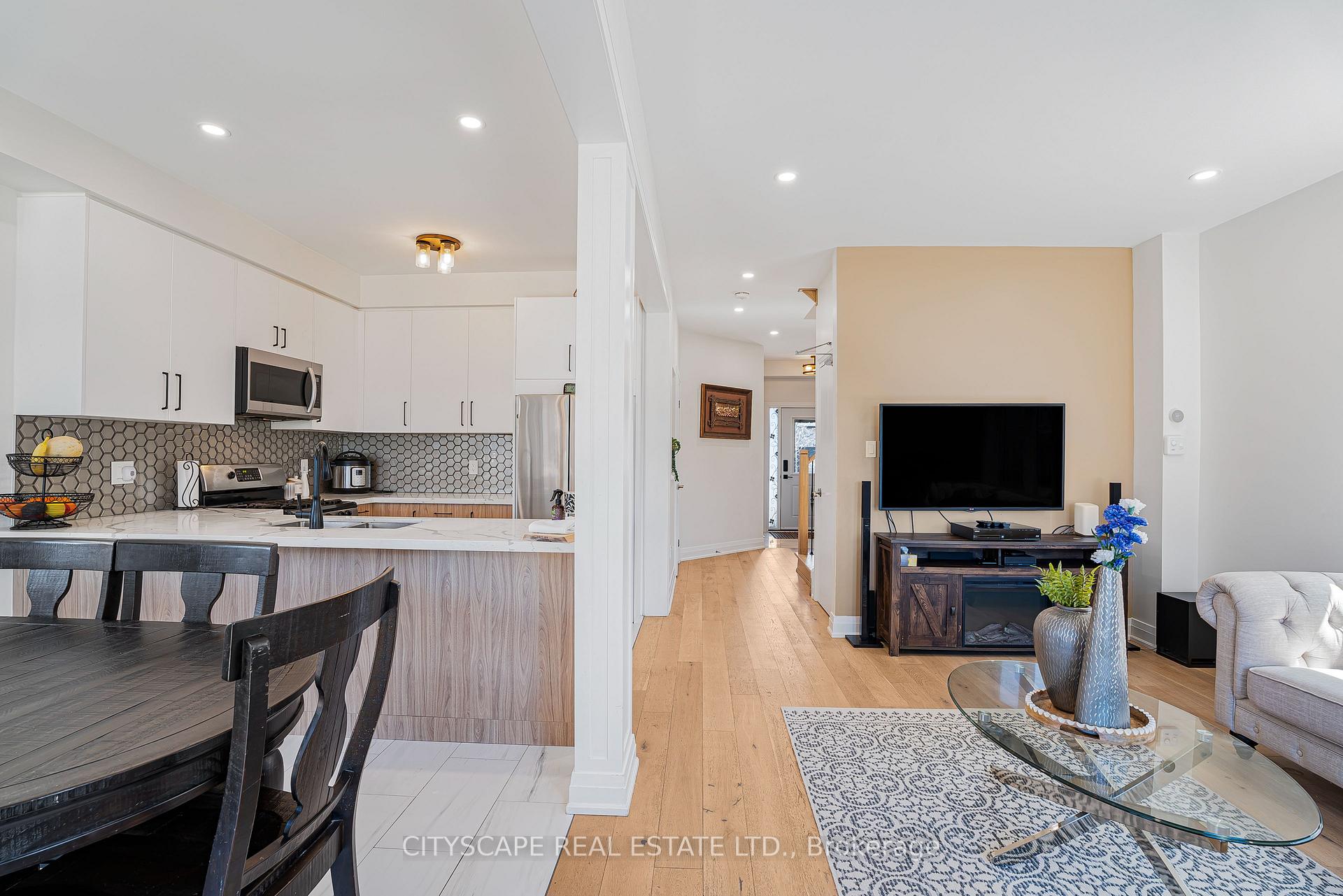 Photo 15 of 143 Sun King Crescent, Barrie, Innis-Shore — HOMEH