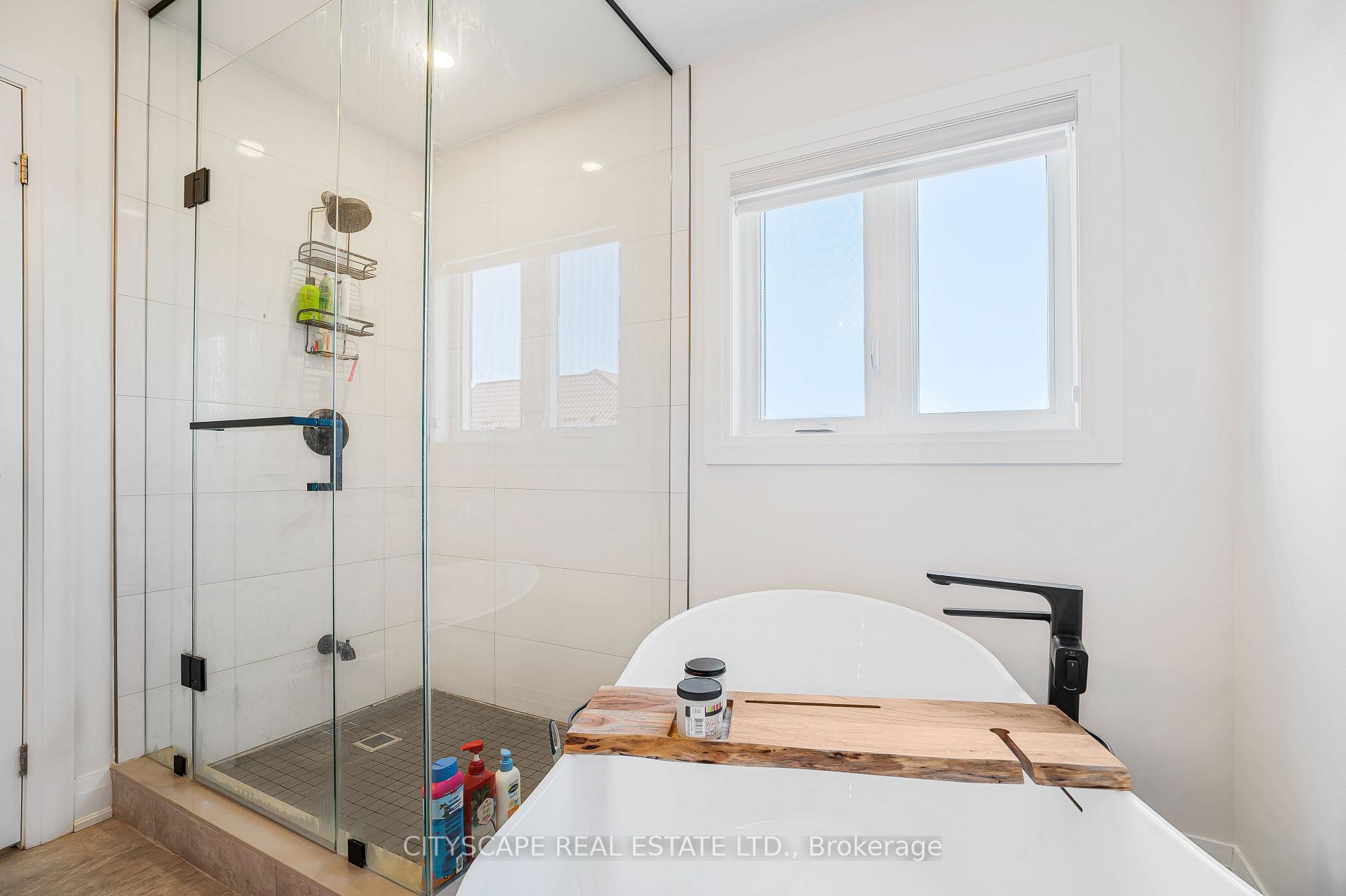 Photo 21 of 143 Sun King Crescent, Barrie, Innis-Shore — HOMEH