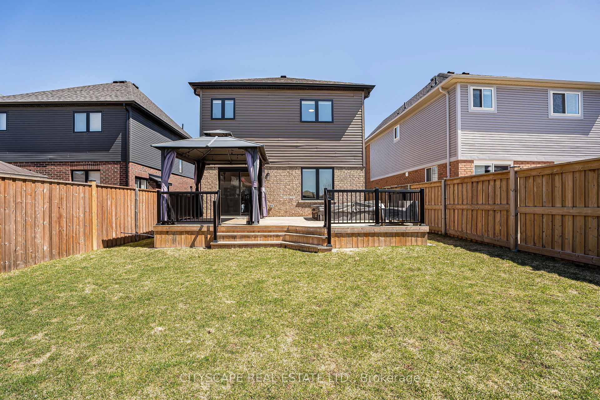 Photo 29 of 143 Sun King Crescent, Barrie, Innis-Shore — HOMEH