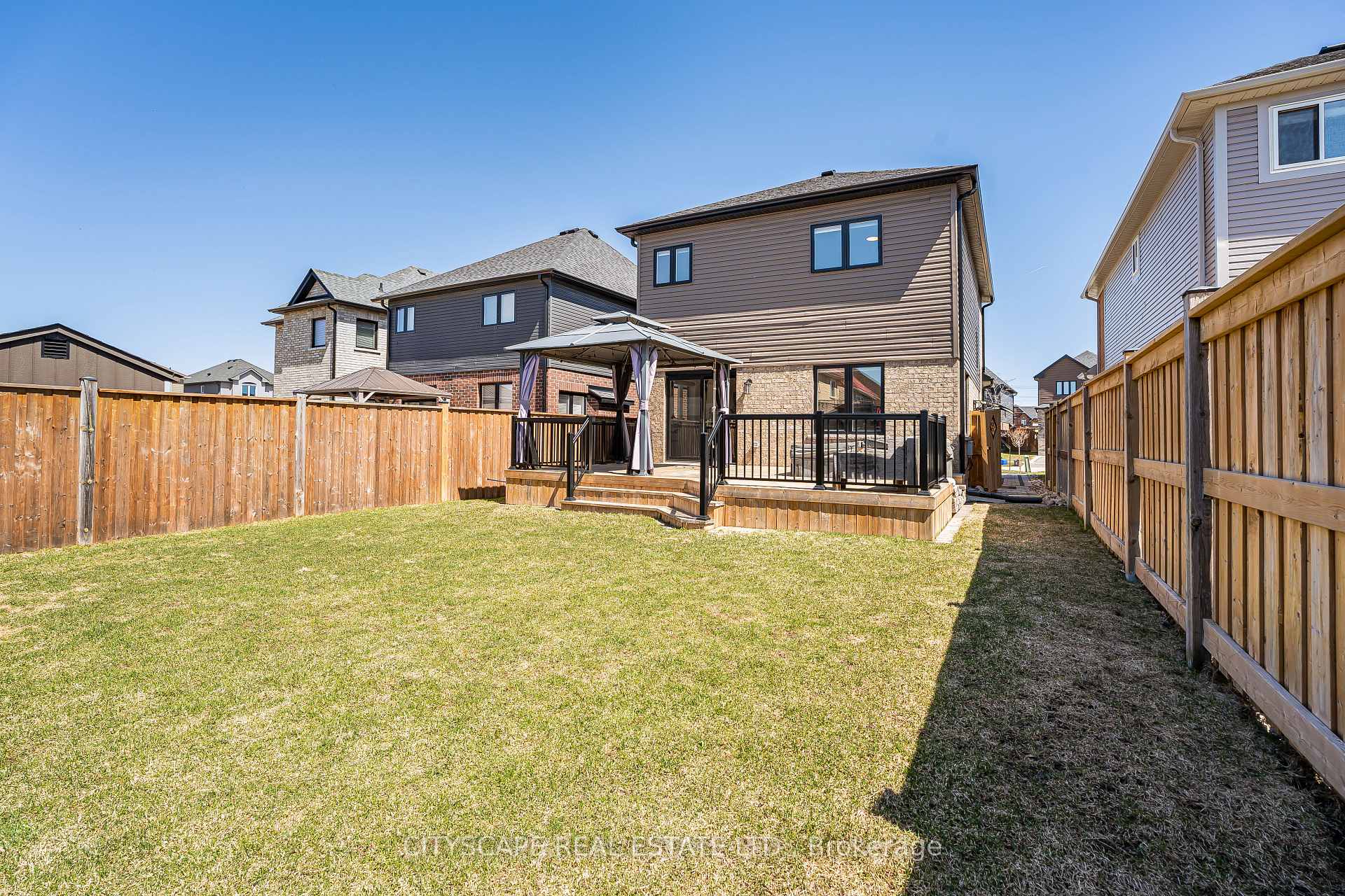 Photo 30 of 143 Sun King Crescent, Barrie, Innis-Shore — HOMEH