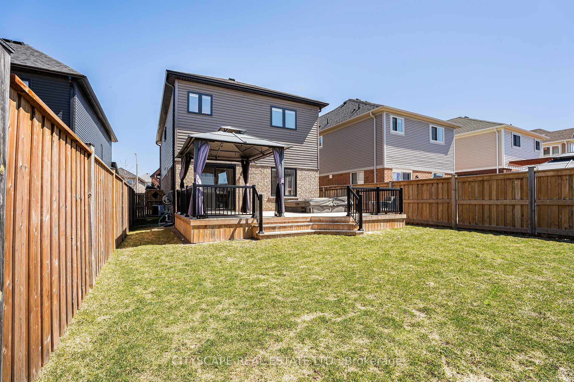 Photo 31 of 143 Sun King Crescent, Barrie, Innis-Shore — HOMEH