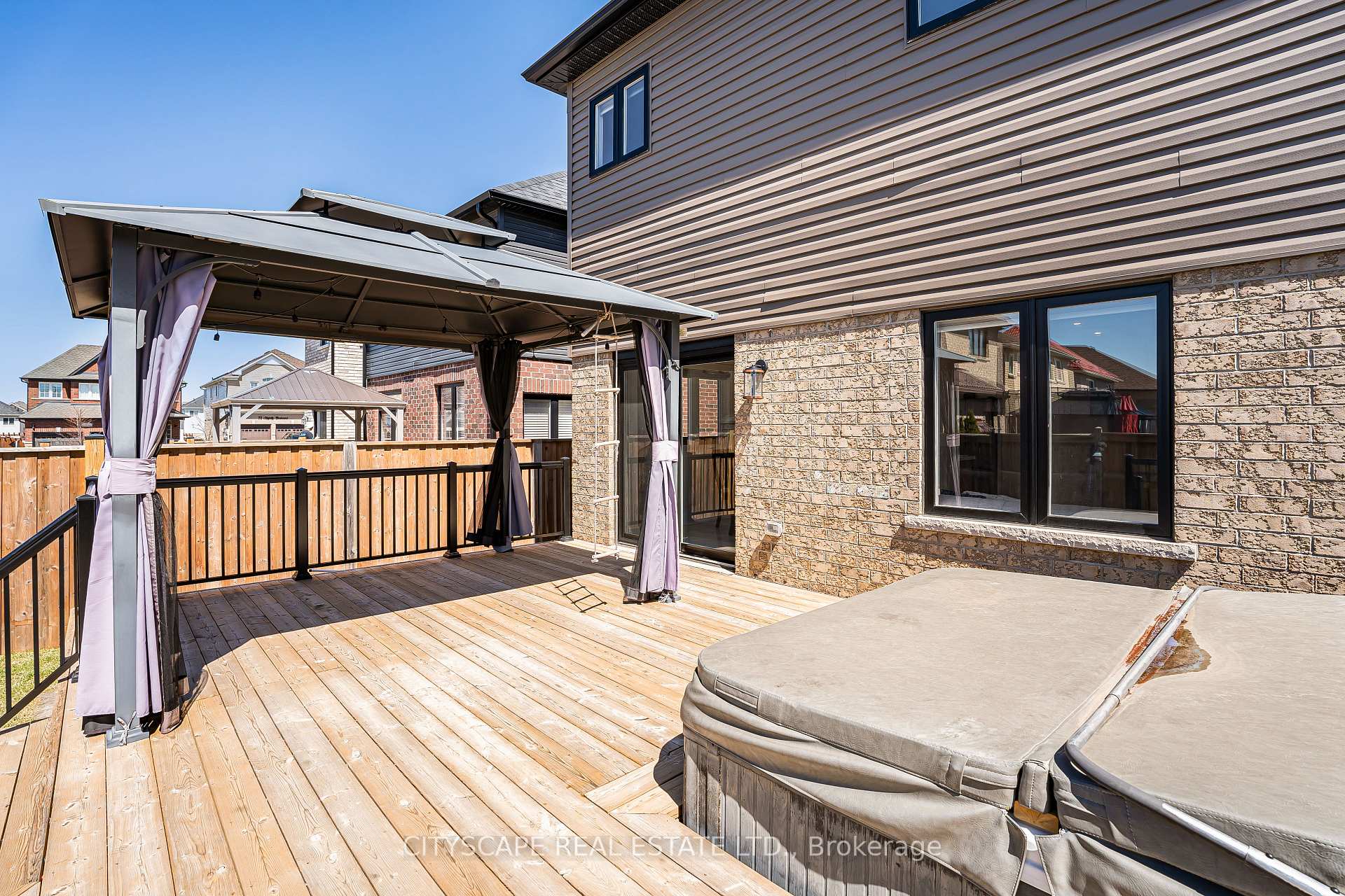 Photo 32 of 143 Sun King Crescent, Barrie, Innis-Shore — HOMEH