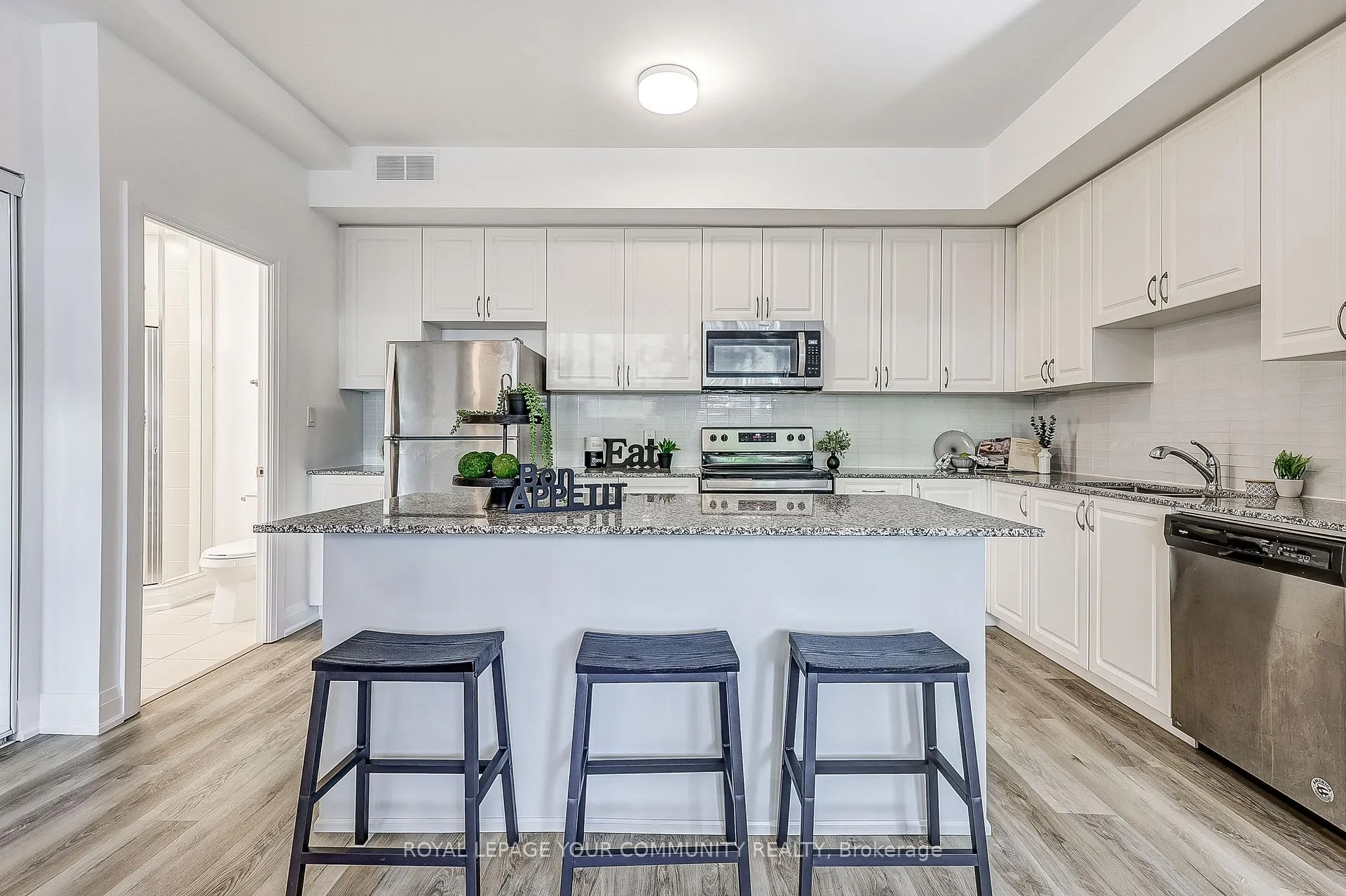 Photo 8 of Unit B602, 5279 Highway 7, Vaughan, Vaughan Grove — HOMEH
