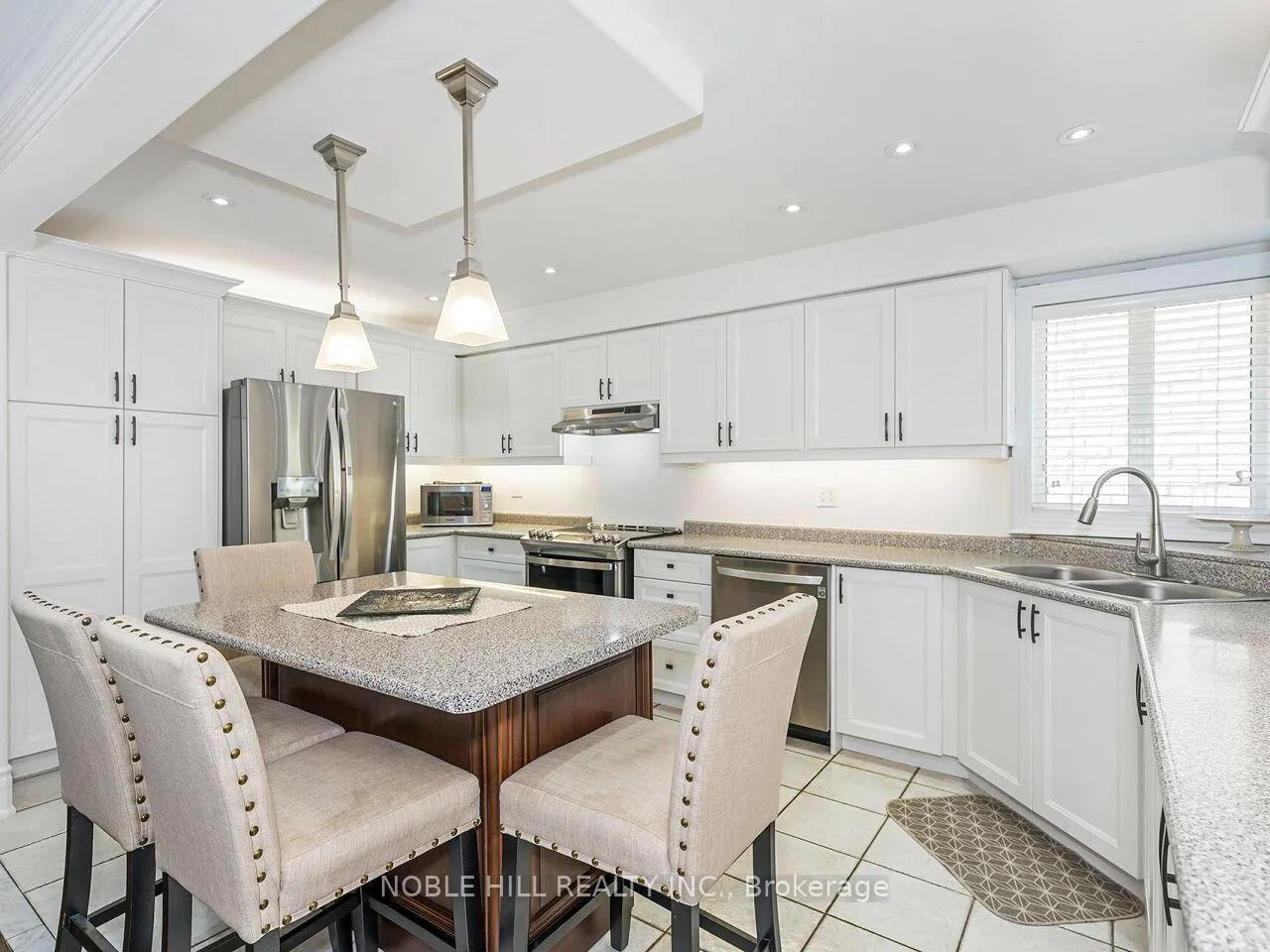 Photo 7 of 180 Royalpark Way, Vaughan, Elder Mills — HOMEH
