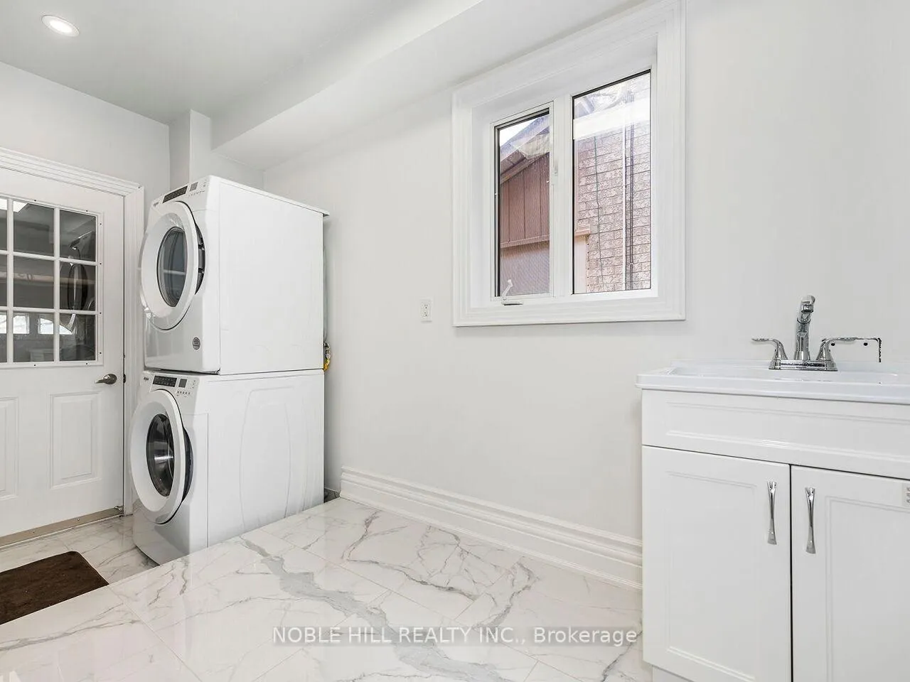 Photo 11 of 180 Royalpark Way, Vaughan, Elder Mills — HOMEH