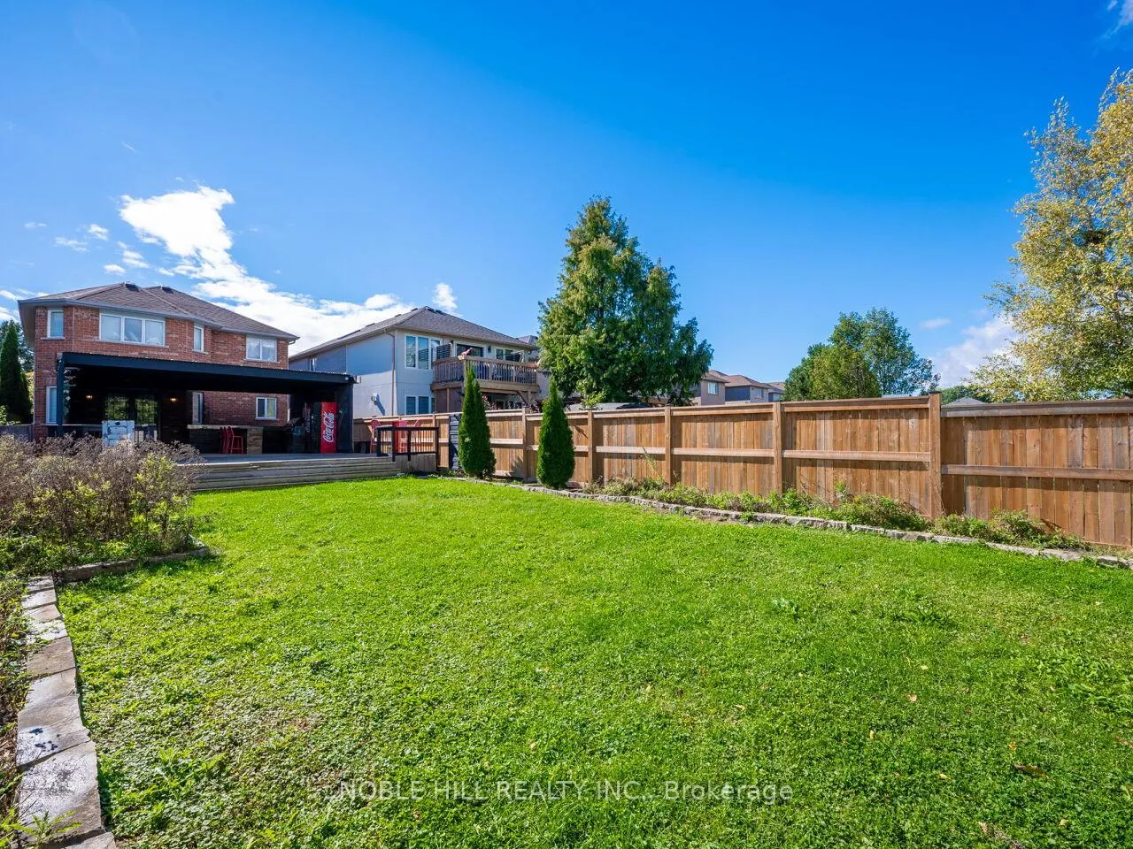 Photo 15 of 180 Royalpark Way, Vaughan, Elder Mills — HOMEH