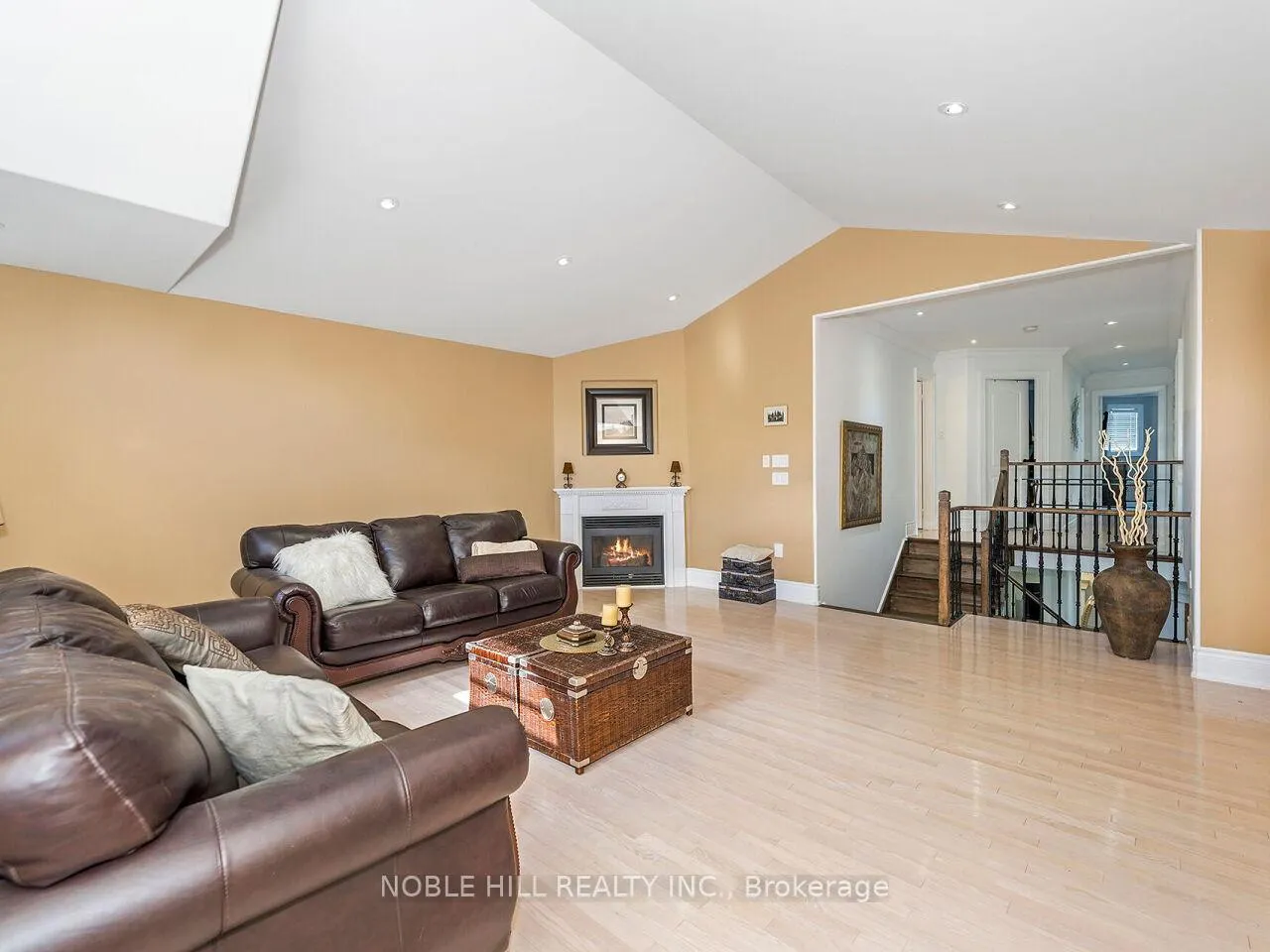 Photo 19 of 180 Royalpark Way, Vaughan, Elder Mills — HOMEH