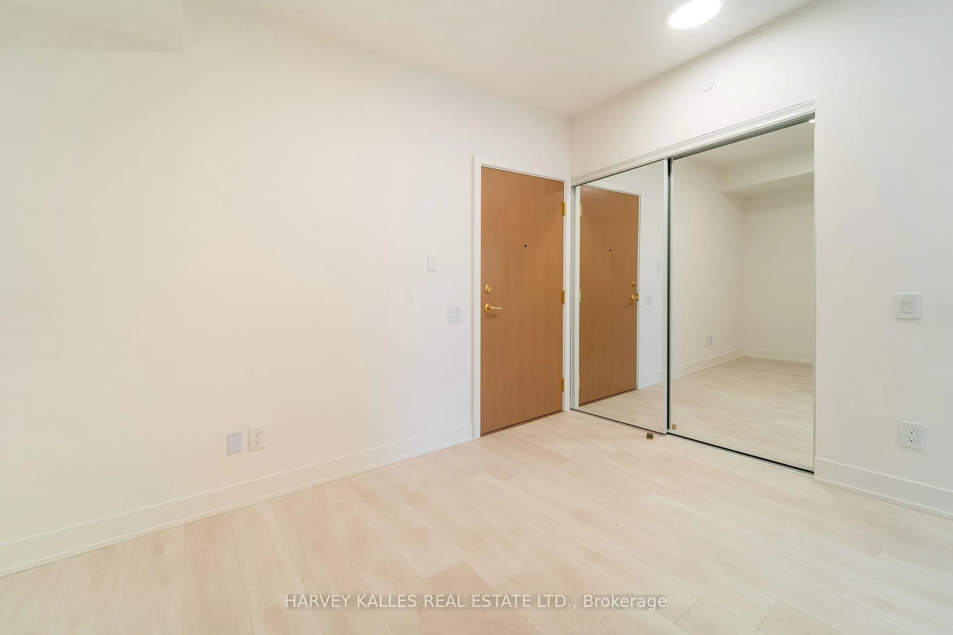 Photo 4 of Unit 416, 1285 Queen Street E, Toronto, Greenwood-Coxwell — HOMEH