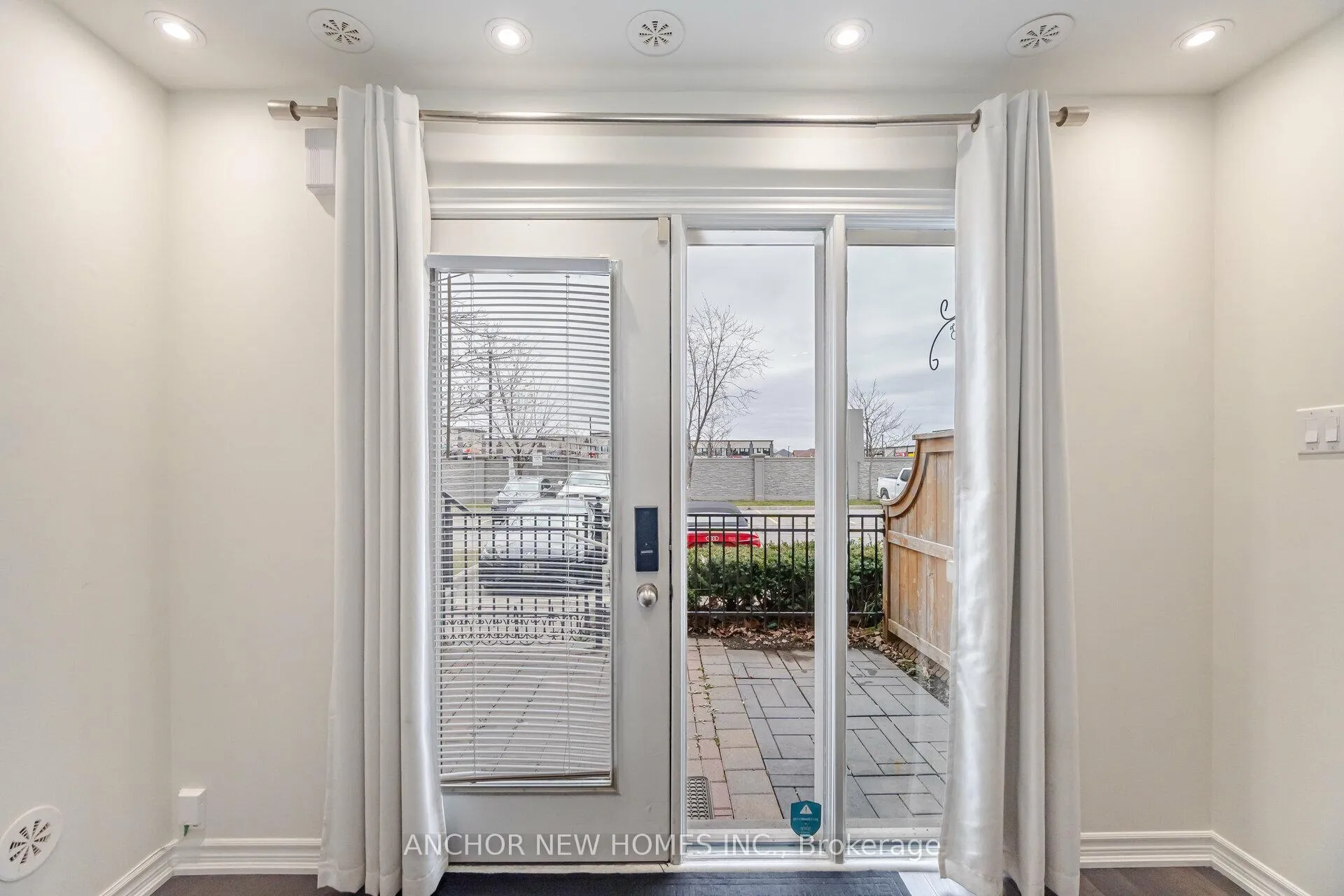 Photo 5 of Unit 81, 60 Fairwood Circle, Brampton, Sandringham-Wellington — HOMEH