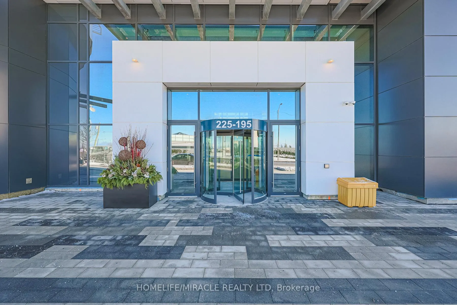 Photo 4 of Unit 305, 195 Commerce Street, Vaughan, Vaughan Corporate Centre — HOMEH
