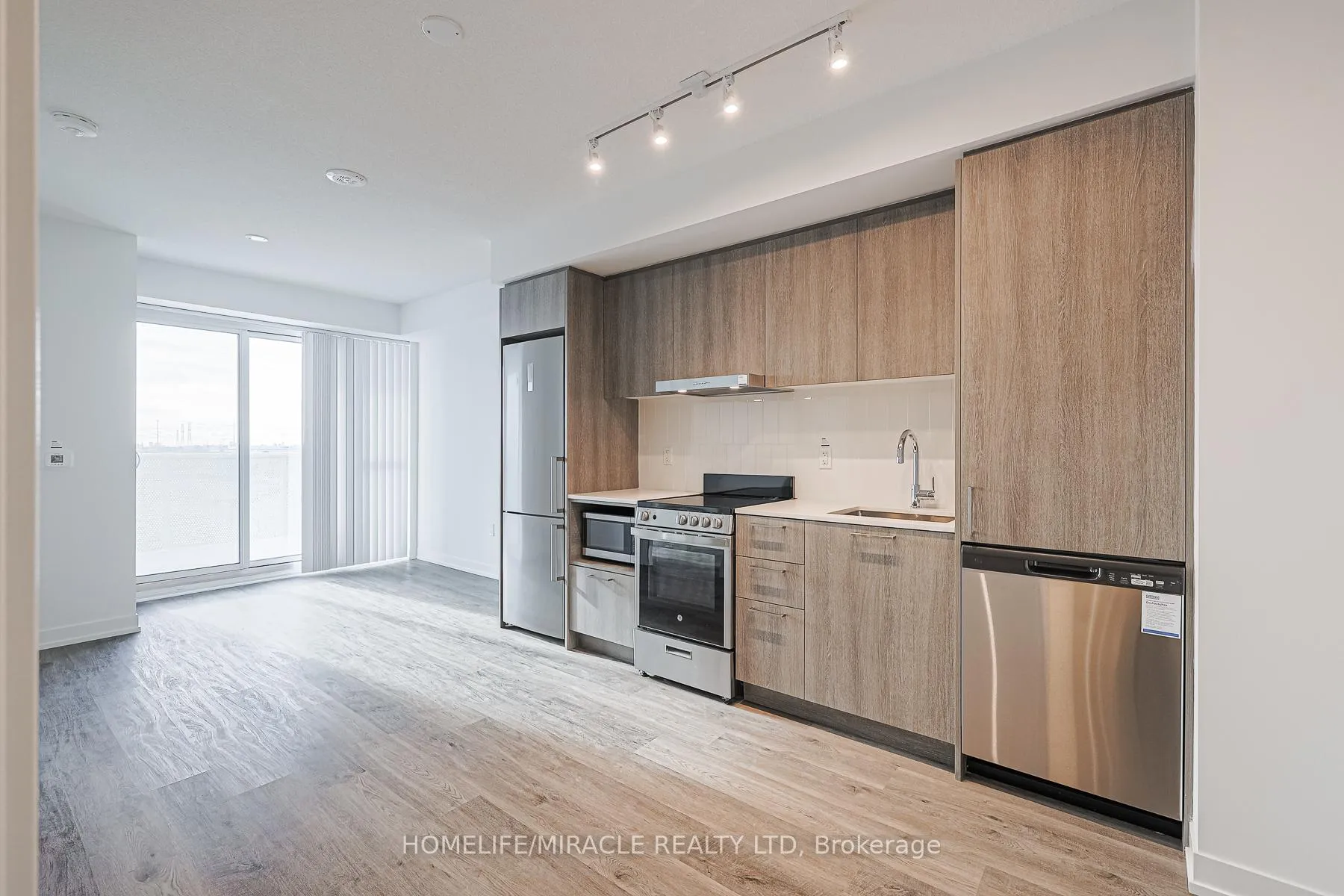 Photo 8 of Unit 305, 195 Commerce Street, Vaughan, Vaughan Corporate Centre — HOMEH