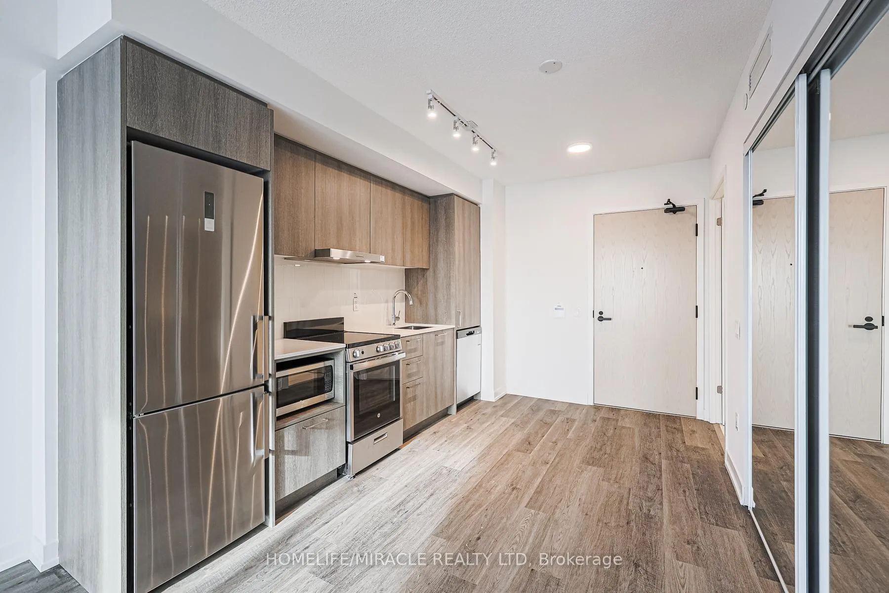 Photo 14 of Unit 305, 195 Commerce Street, Vaughan, Vaughan Corporate Centre — HOMEH