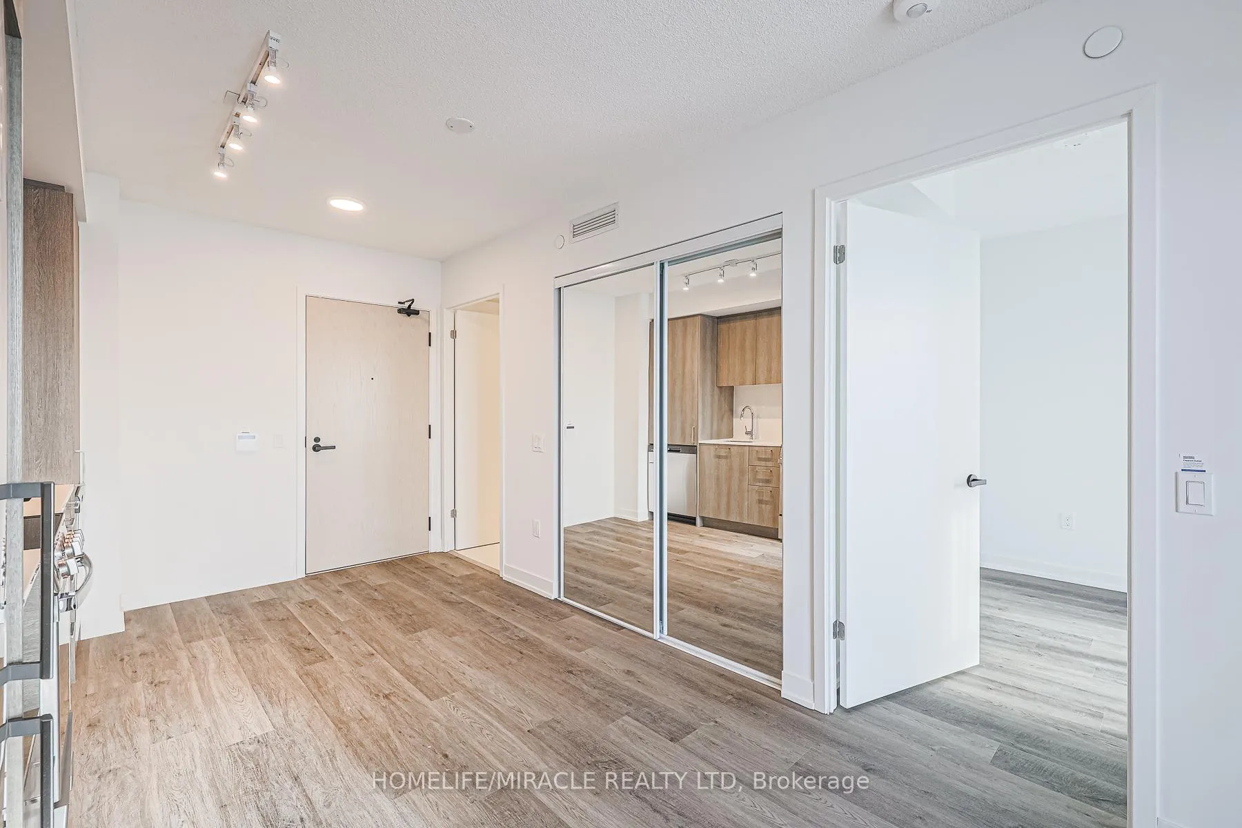Photo 16 of Unit 305, 195 Commerce Street, Vaughan, Vaughan Corporate Centre — HOMEH