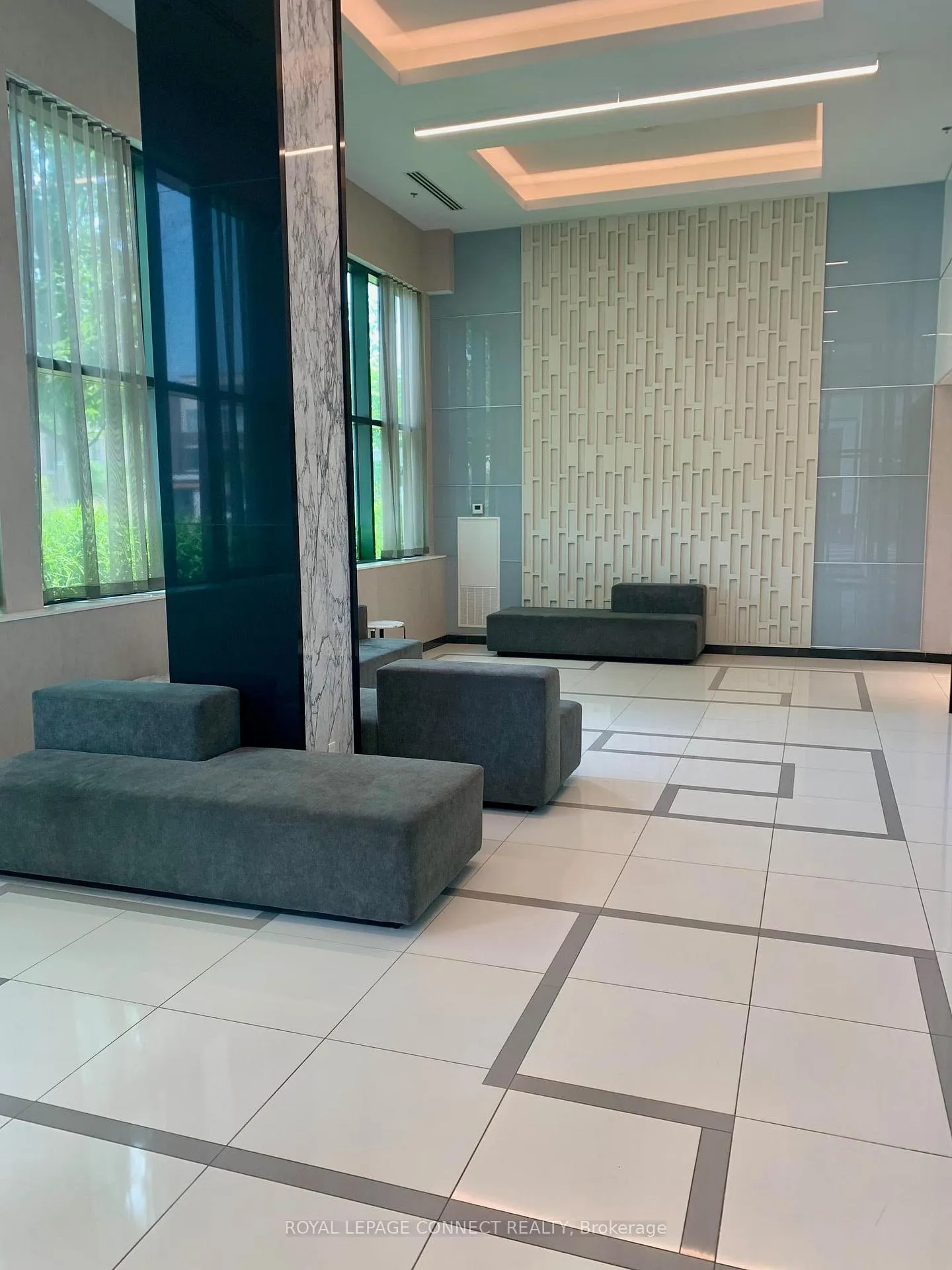 Photo 3 of Unit 427, 99 Eagle Rock Way, Vaughan, Maple — HOMEH