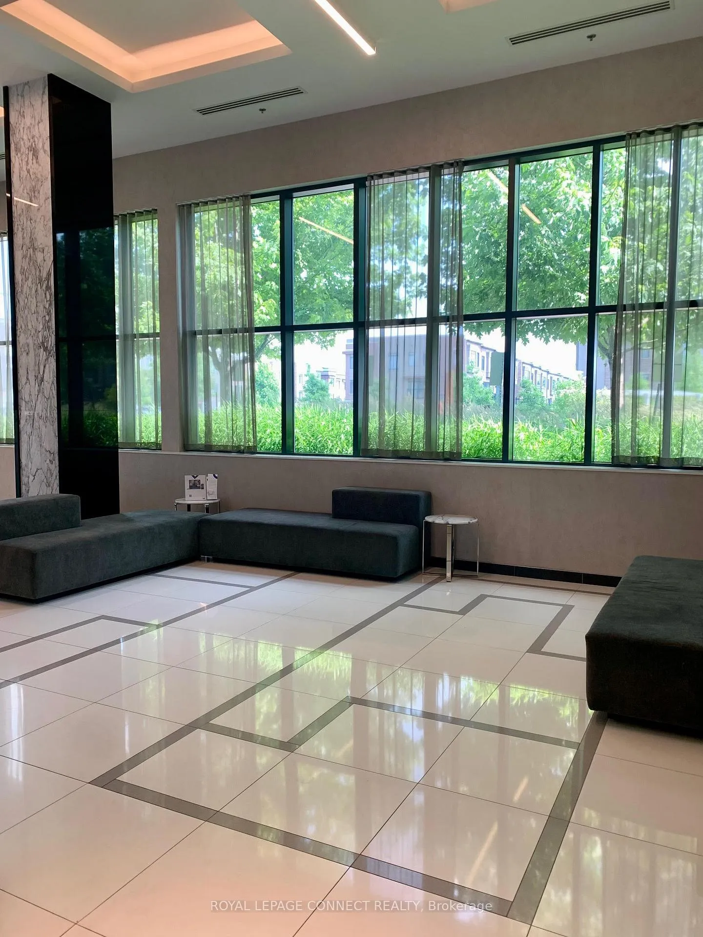 Photo 5 of Unit 427, 99 Eagle Rock Way, Vaughan, Maple — HOMEH