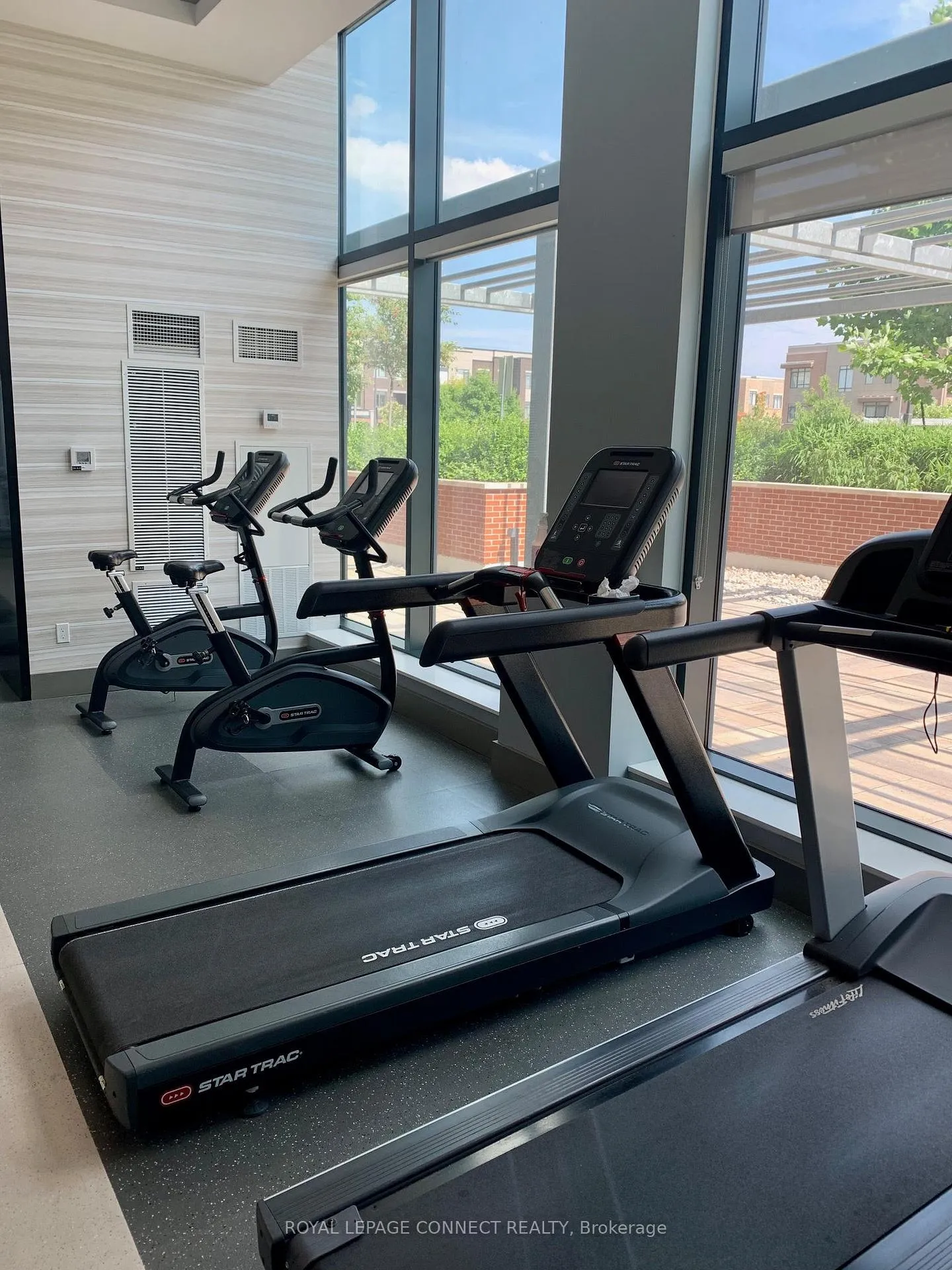Photo 10 of Unit 427, 99 Eagle Rock Way, Vaughan, Maple — HOMEH