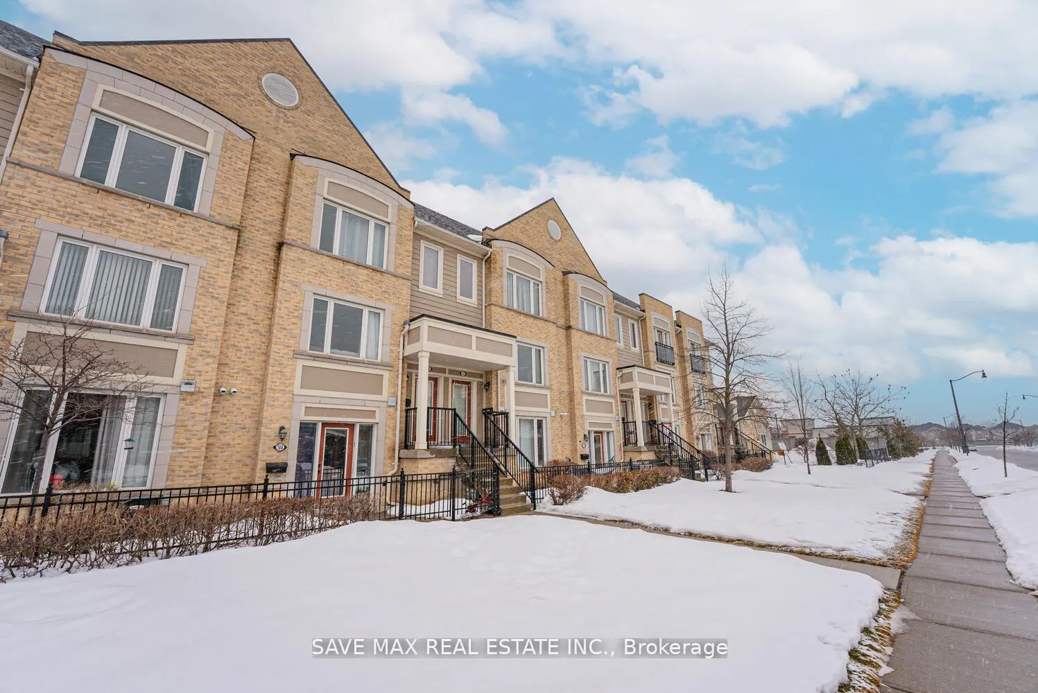 Photo 2 of Unit 102, 60 Fairwood Circle, Brampton, Sandringham-Wellington — HOMEH