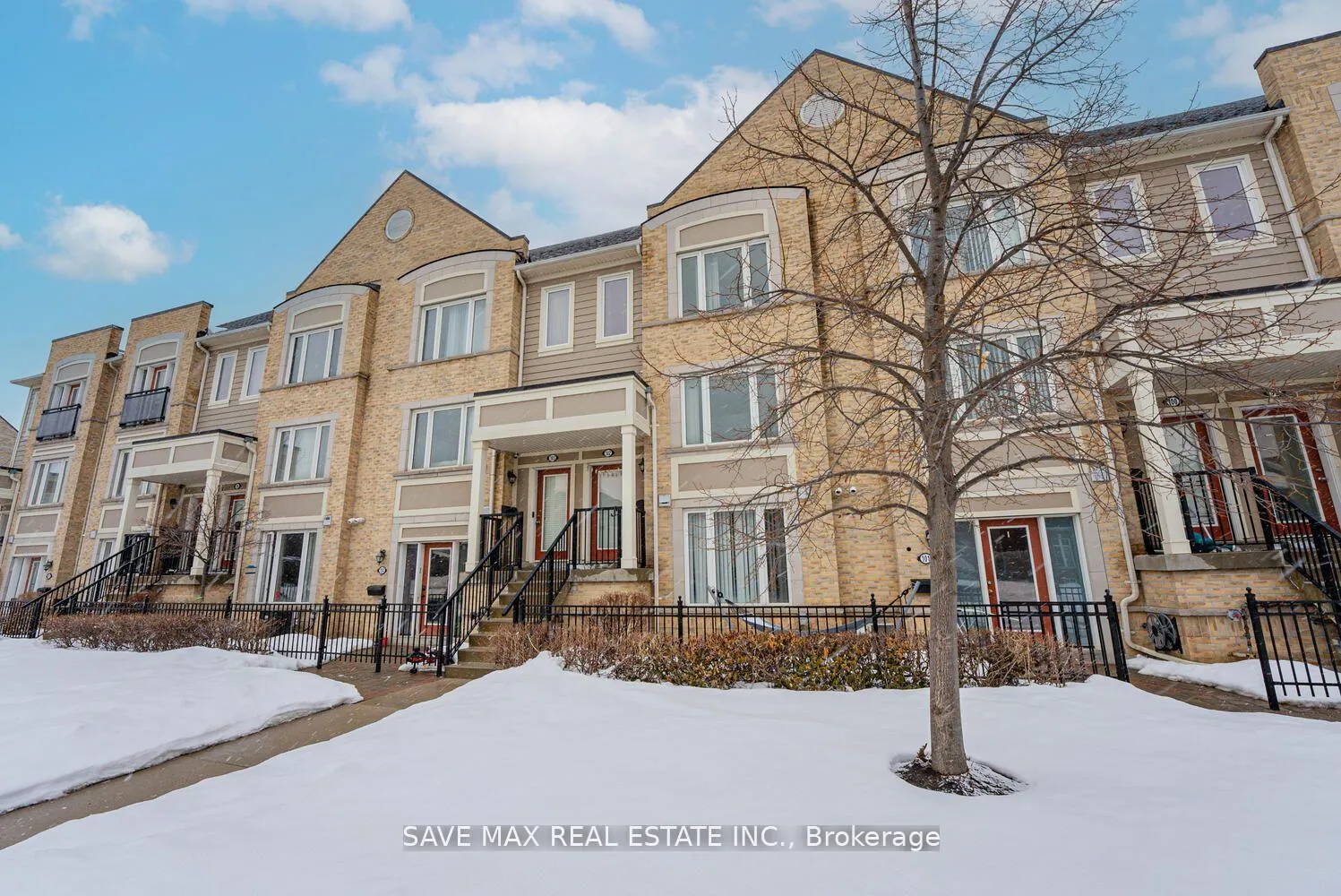 Photo 3 of Unit 102, 60 Fairwood Circle, Brampton, Sandringham-Wellington — HOMEH