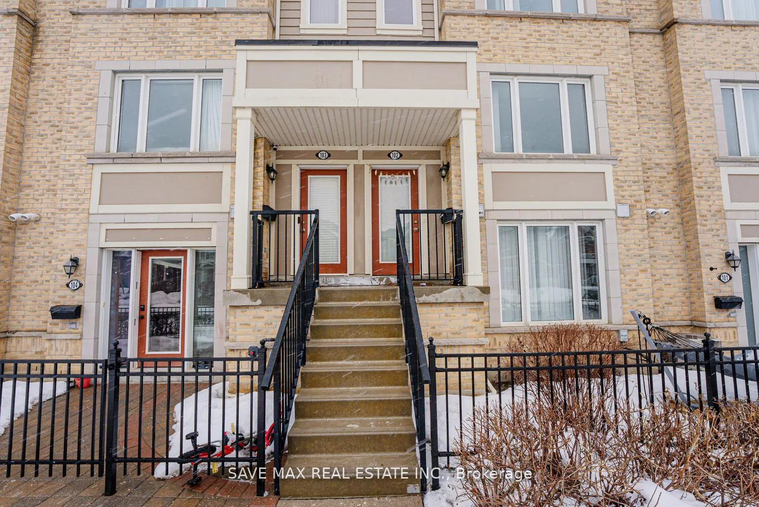 Photo 4 of Unit 102, 60 Fairwood Circle, Brampton, Sandringham-Wellington — HOMEH