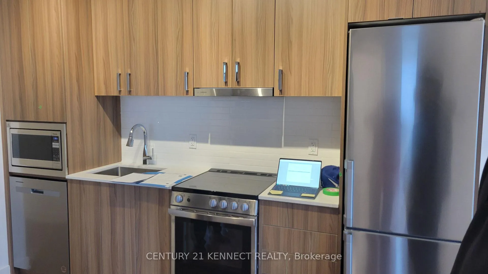 Photo 3 of Unit A3110, 30 Upper Mall Way, Vaughan, Brownridge — HOMEH