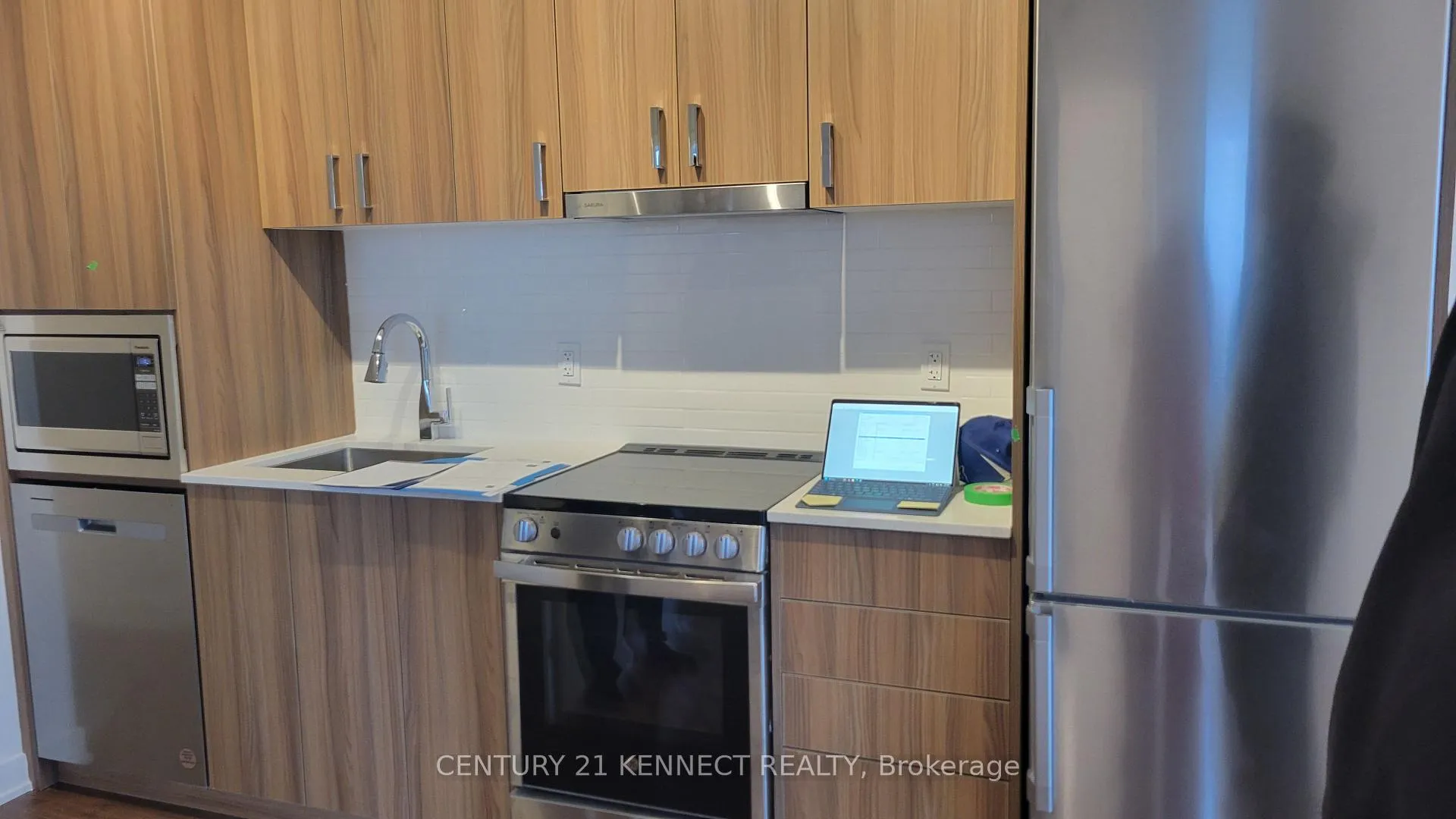 Photo 4 of Unit A3110, 30 Upper Mall Way, Vaughan, Brownridge — HOMEH