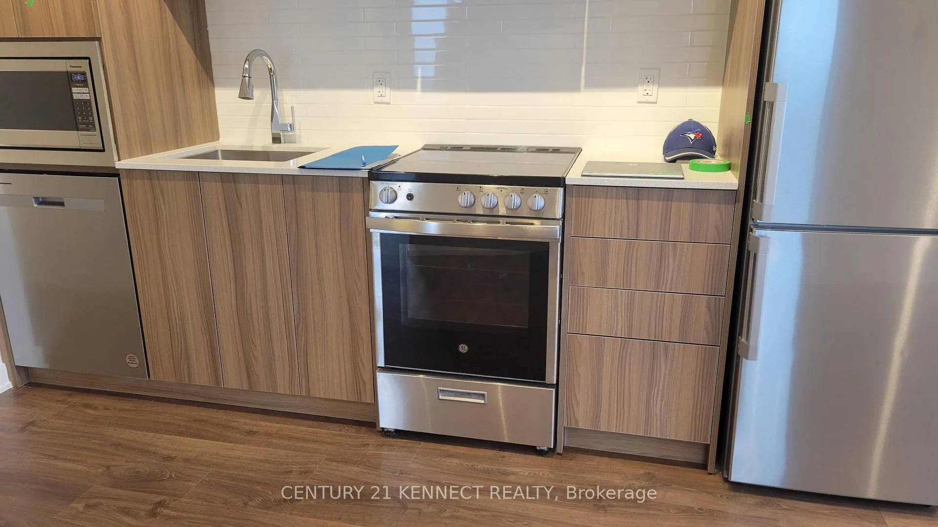 Photo 5 of Unit A3110, 30 Upper Mall Way, Vaughan, Brownridge — HOMEH