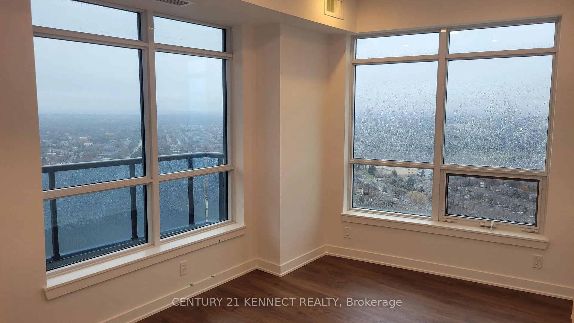 Photo 6 of Unit A3110, 30 Upper Mall Way, Vaughan, Brownridge — HOMEH