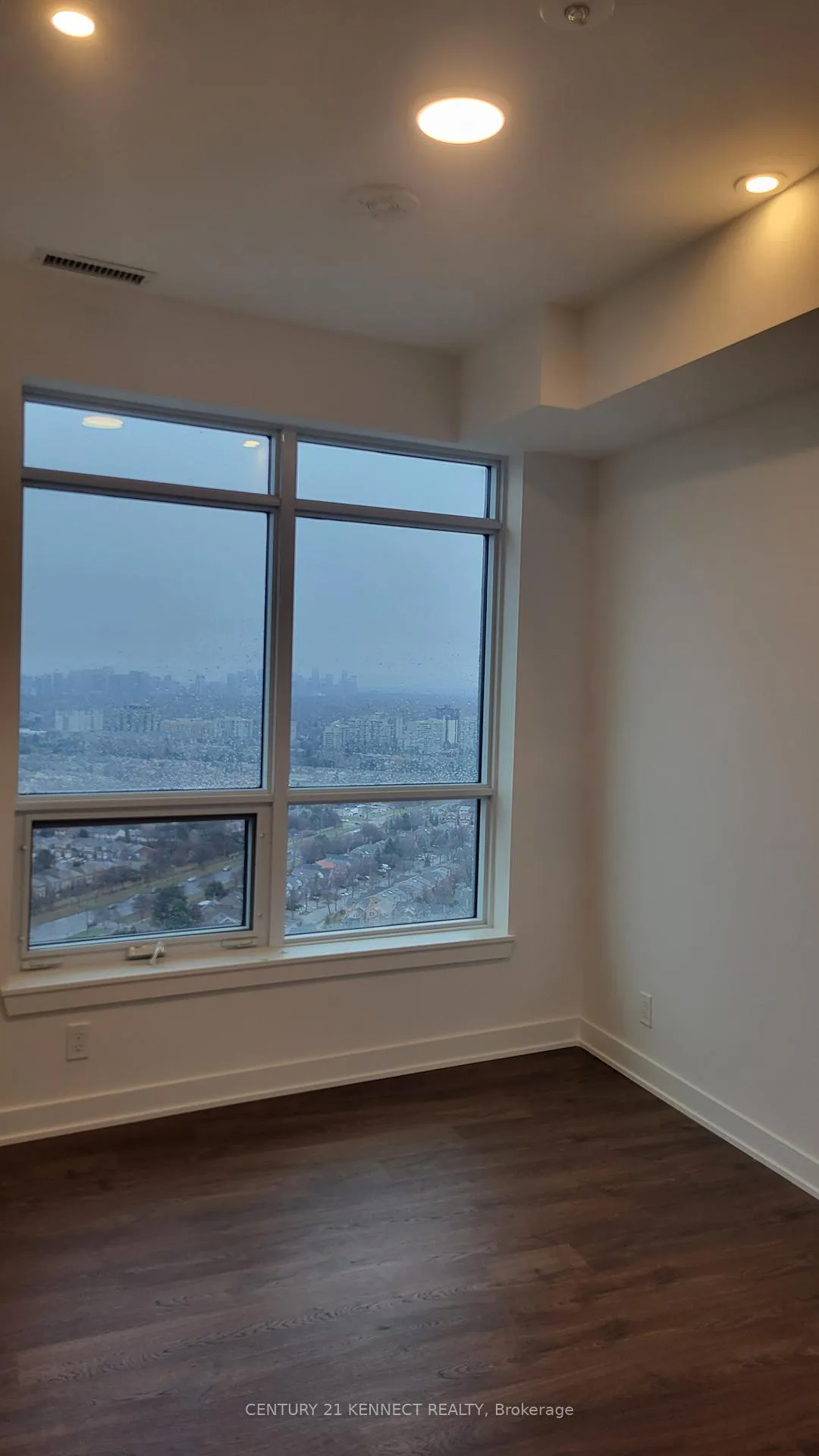 Photo 10 of Unit A3110, 30 Upper Mall Way, Vaughan, Brownridge — HOMEH