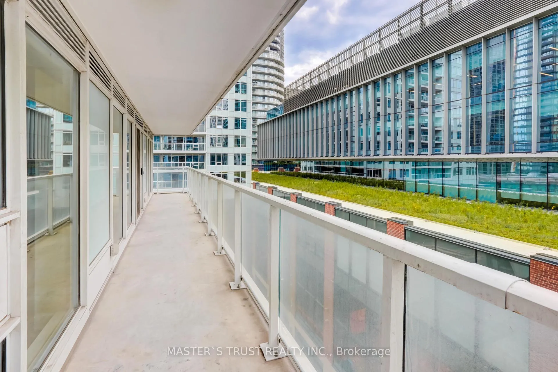 Photo 2 of Unit 711, 19 Bathurst Street, Toronto, Waterfront Communities — HOMEH