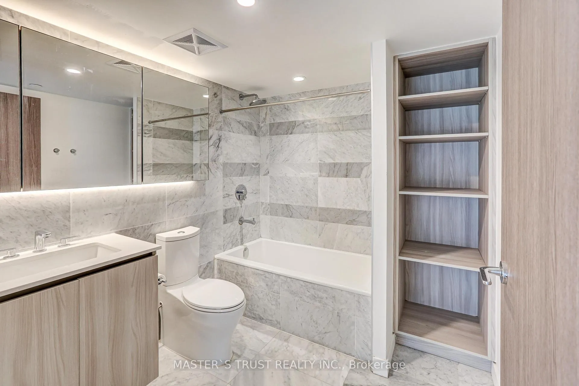 Photo 3 of Unit 711, 19 Bathurst Street, Toronto, Waterfront Communities — HOMEH