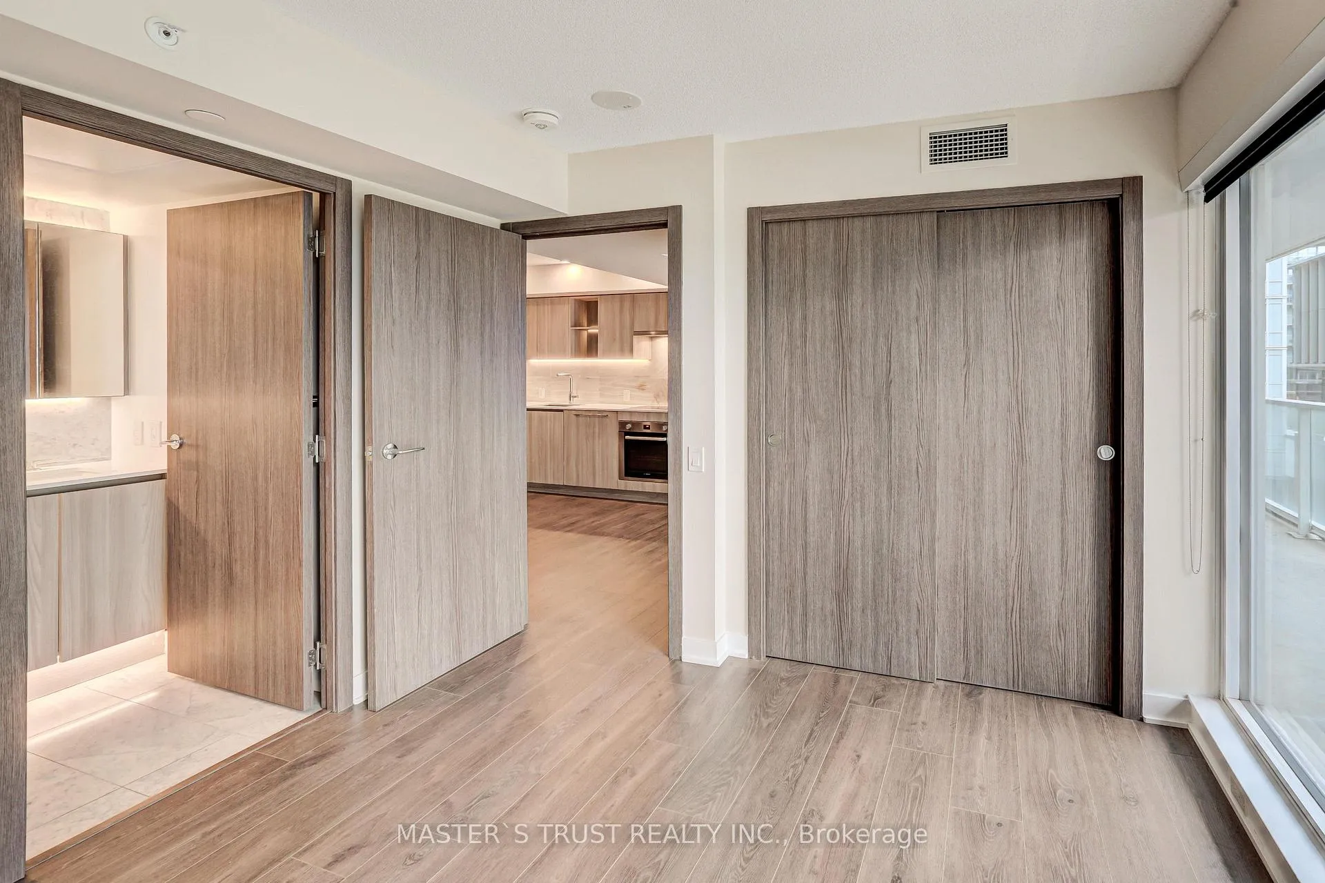 Photo 5 of Unit 711, 19 Bathurst Street, Toronto, Waterfront Communities — HOMEH