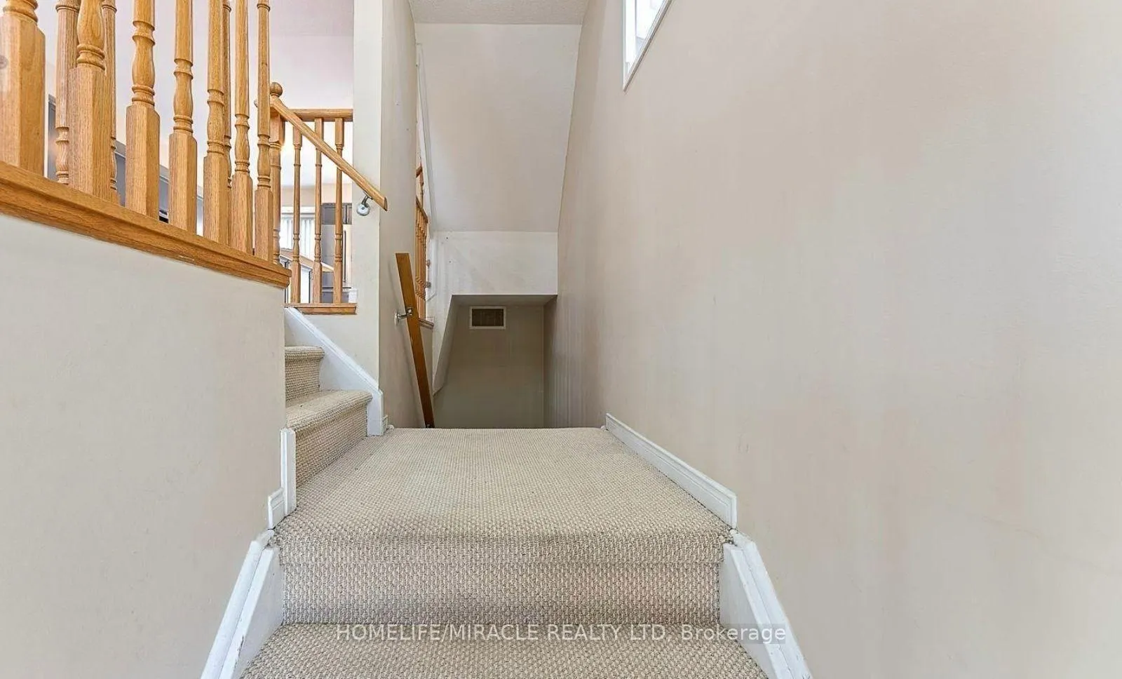 Photo 3 of Unit 61, 60 Fairwood Circle, Brampton, Sandringham-Wellington — HOMEH