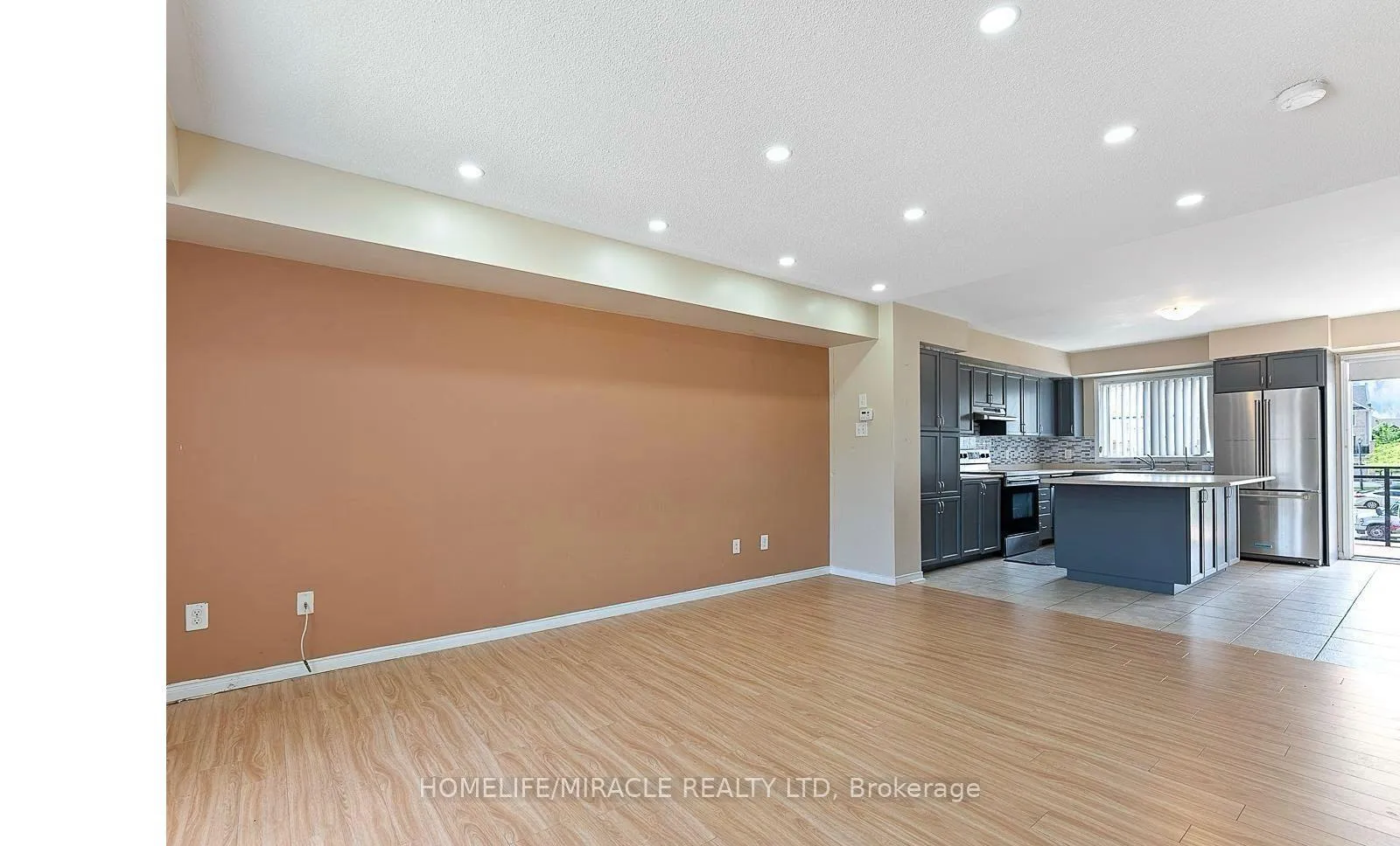 Photo 4 of Unit 61, 60 Fairwood Circle, Brampton, Sandringham-Wellington — HOMEH