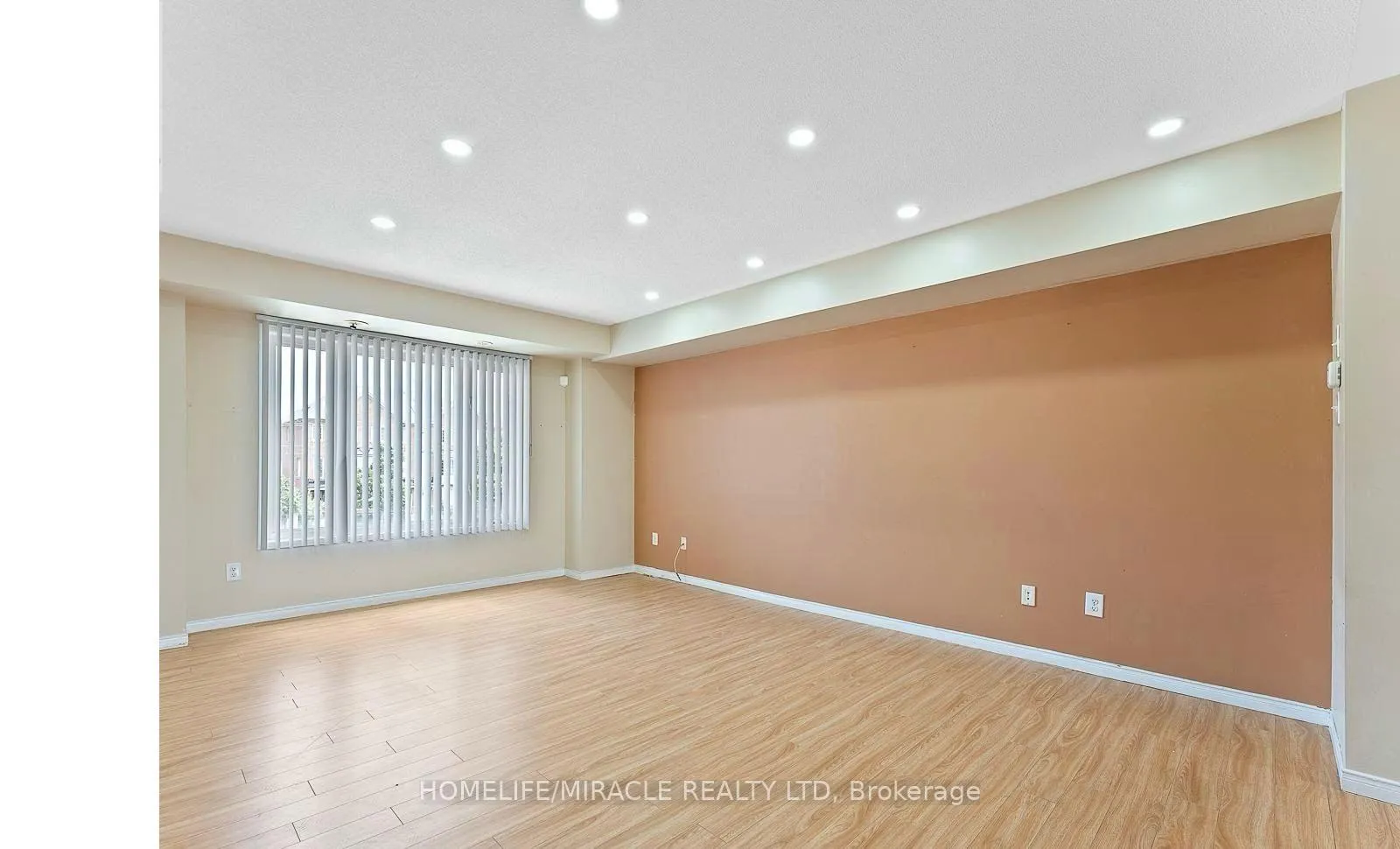 Photo 5 of Unit 61, 60 Fairwood Circle, Brampton, Sandringham-Wellington — HOMEH