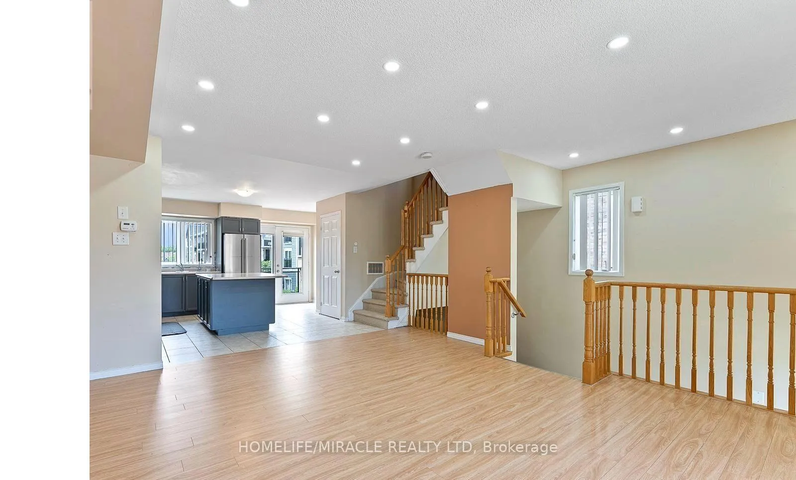 Photo 8 of Unit 61, 60 Fairwood Circle, Brampton, Sandringham-Wellington — HOMEH