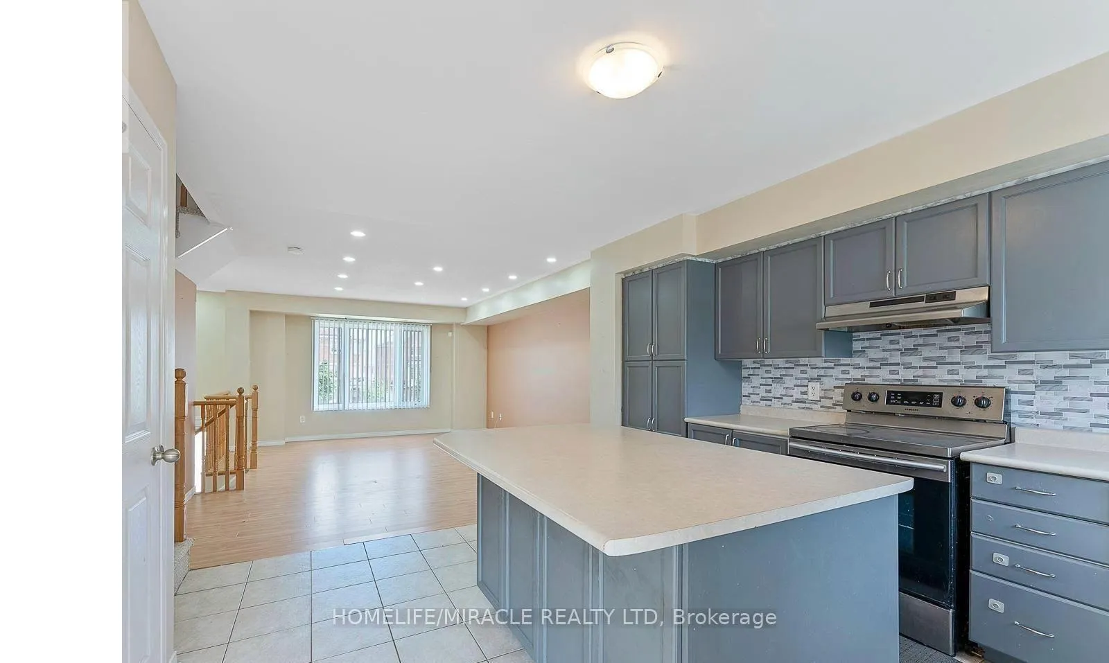 Photo 11 of Unit 61, 60 Fairwood Circle, Brampton, Sandringham-Wellington — HOMEH