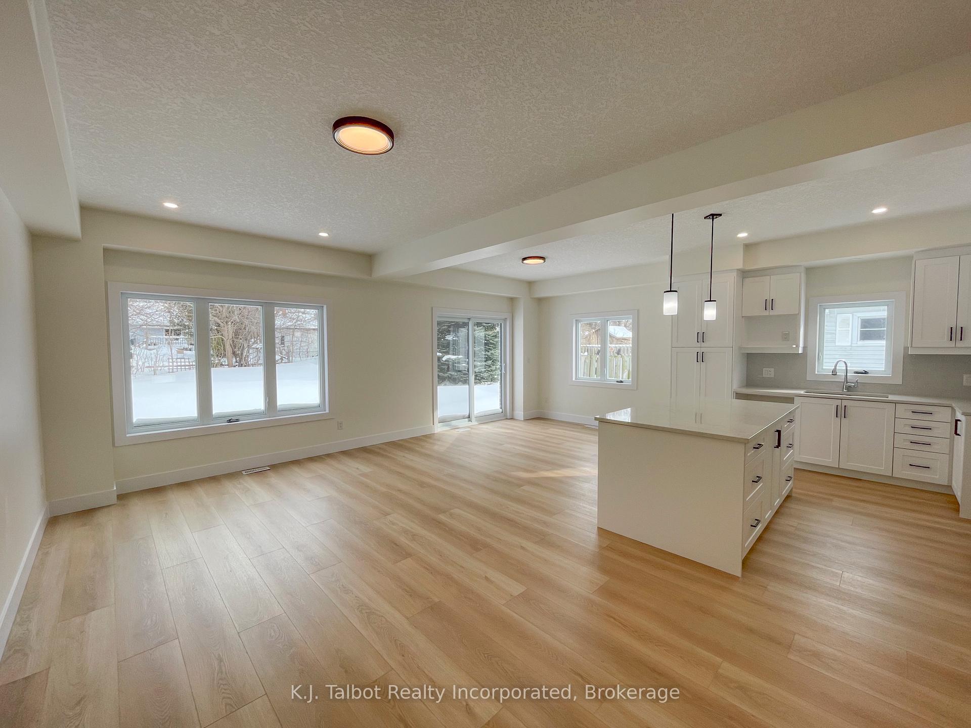 Photo 2 of 205 South Street, Goderich, Goderich (Town) — HOMEH