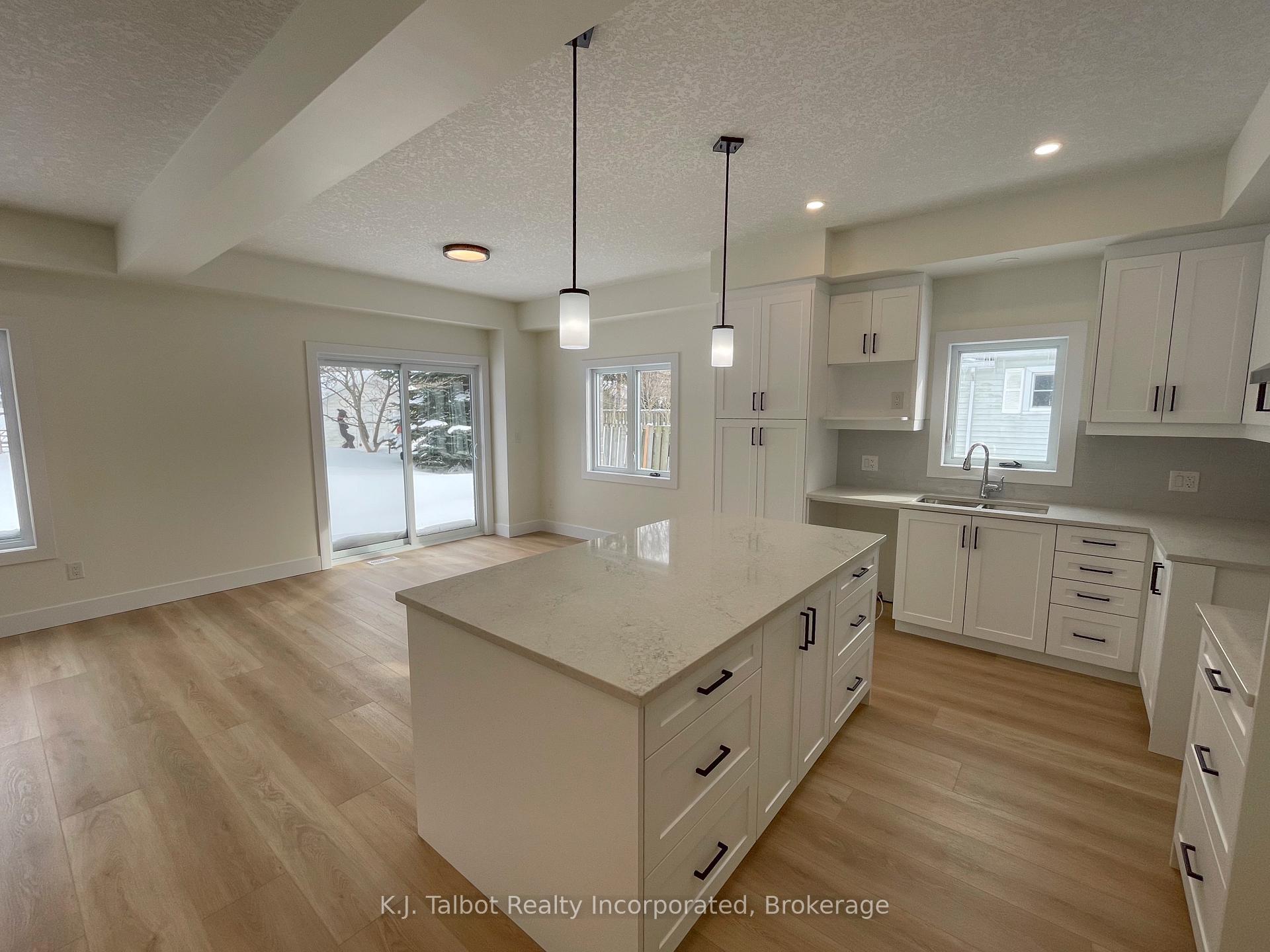 Photo 3 of 205 South Street, Goderich, Goderich (Town) — HOMEH