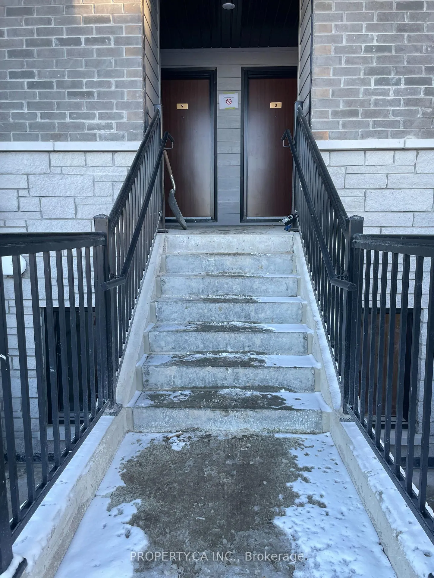 Photo 4 of Unit 8, 30 Markdale Lane, Markham, Middlefield — HOMEH