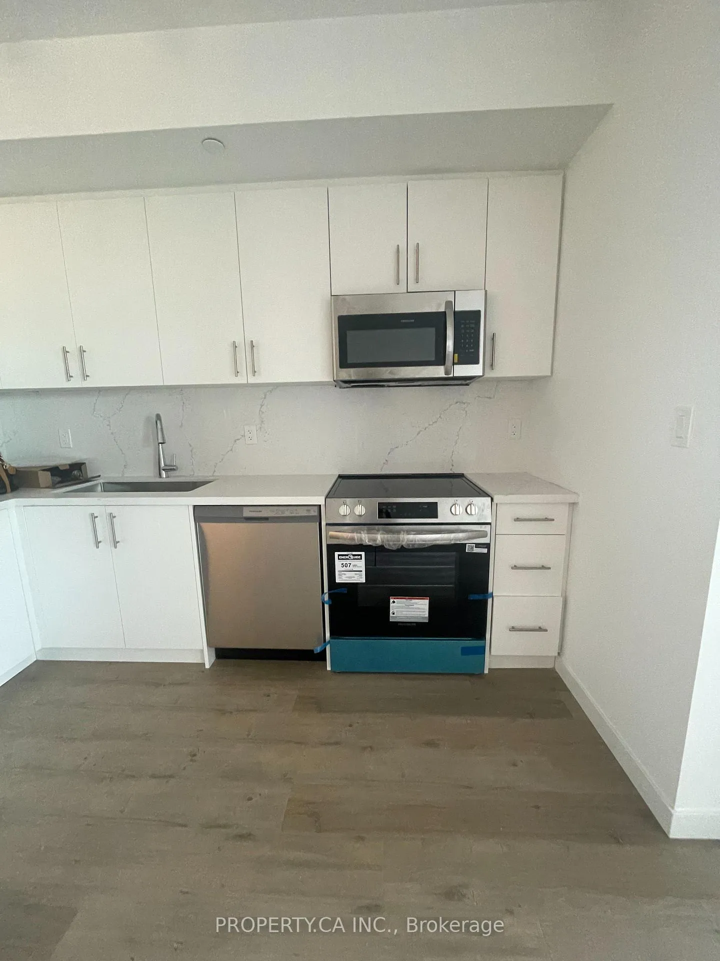 Photo 8 of Unit 8, 30 Markdale Lane, Markham, Middlefield — HOMEH