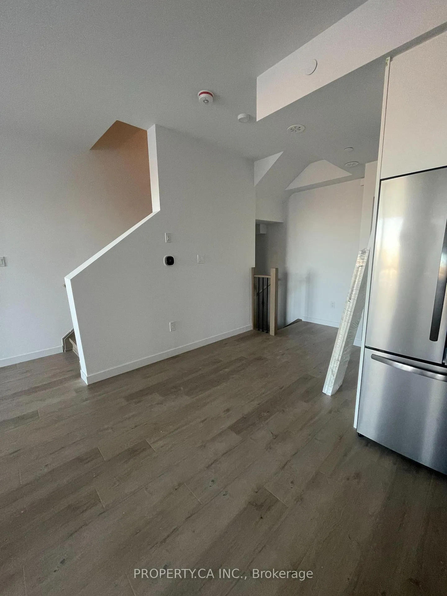 Photo 9 of Unit 8, 30 Markdale Lane, Markham, Middlefield — HOMEH