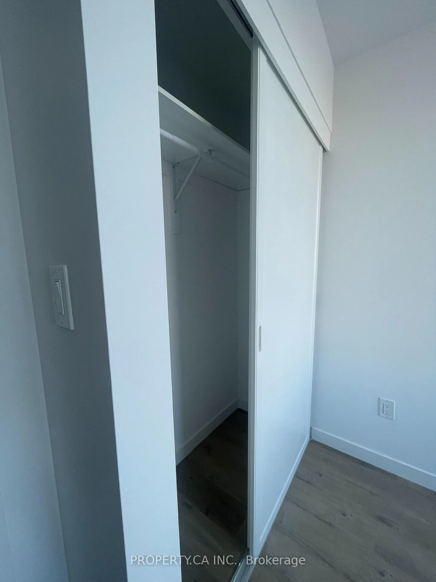 Photo 15 of Unit 8, 30 Markdale Lane, Markham, Middlefield — HOMEH