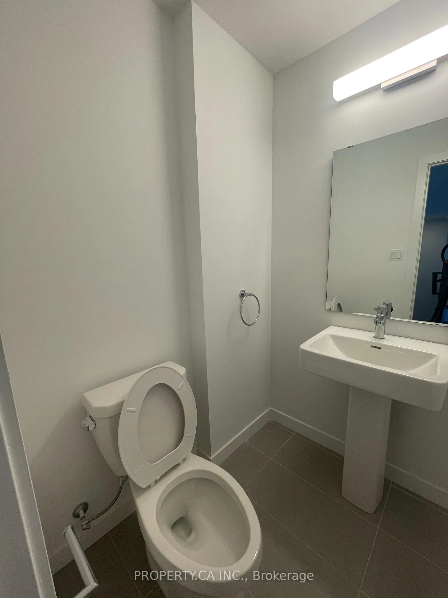 Photo 16 of Unit 8, 30 Markdale Lane, Markham, Middlefield — HOMEH
