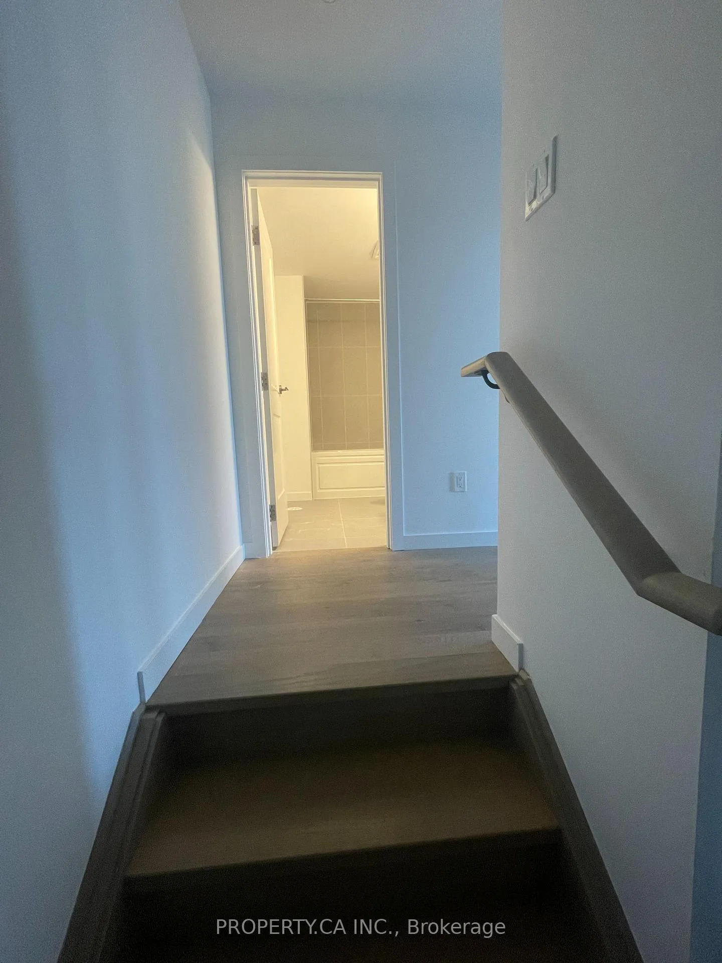 Photo 18 of Unit 8, 30 Markdale Lane, Markham, Middlefield — HOMEH