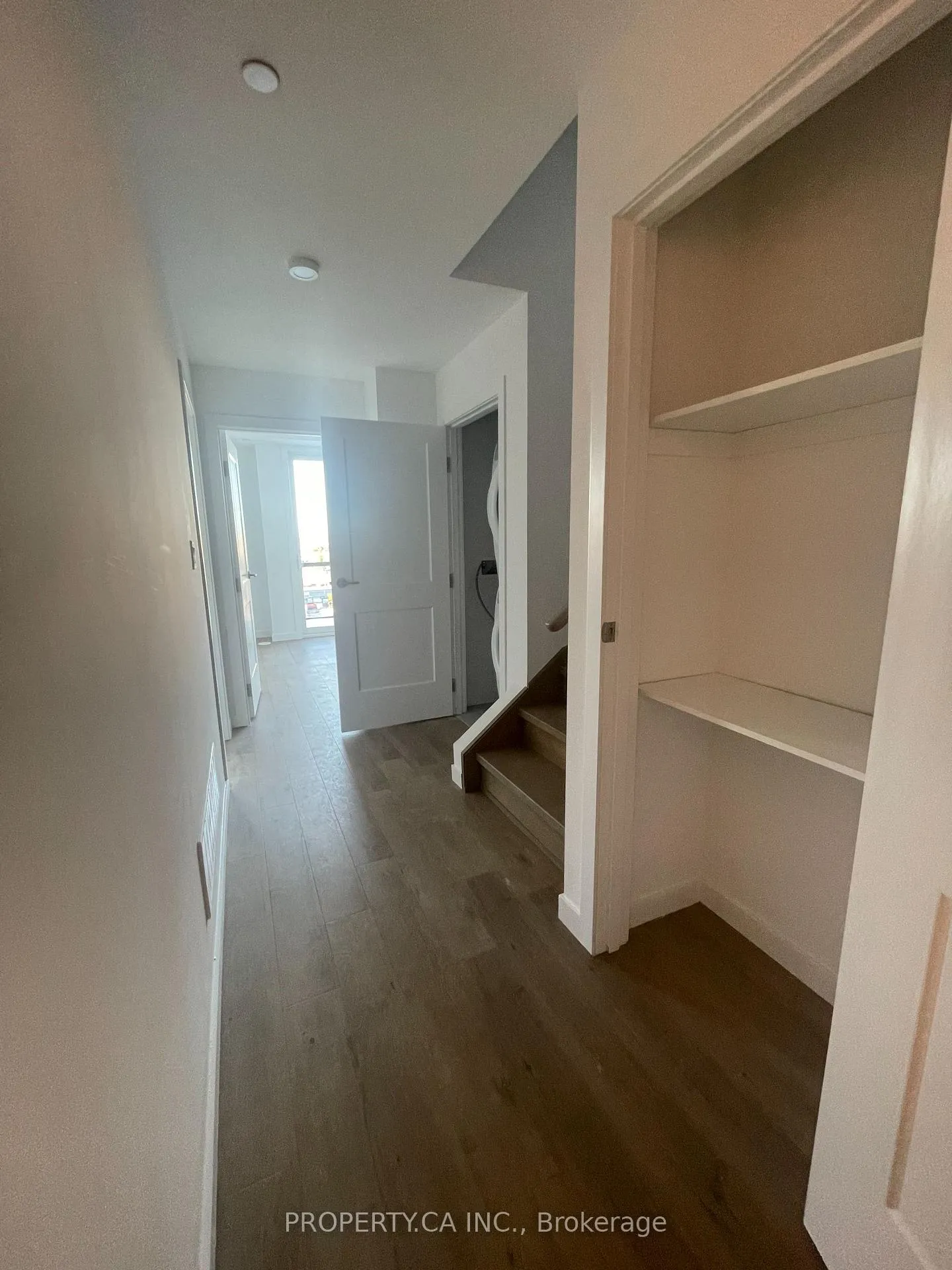 Photo 19 of Unit 8, 30 Markdale Lane, Markham, Middlefield — HOMEH