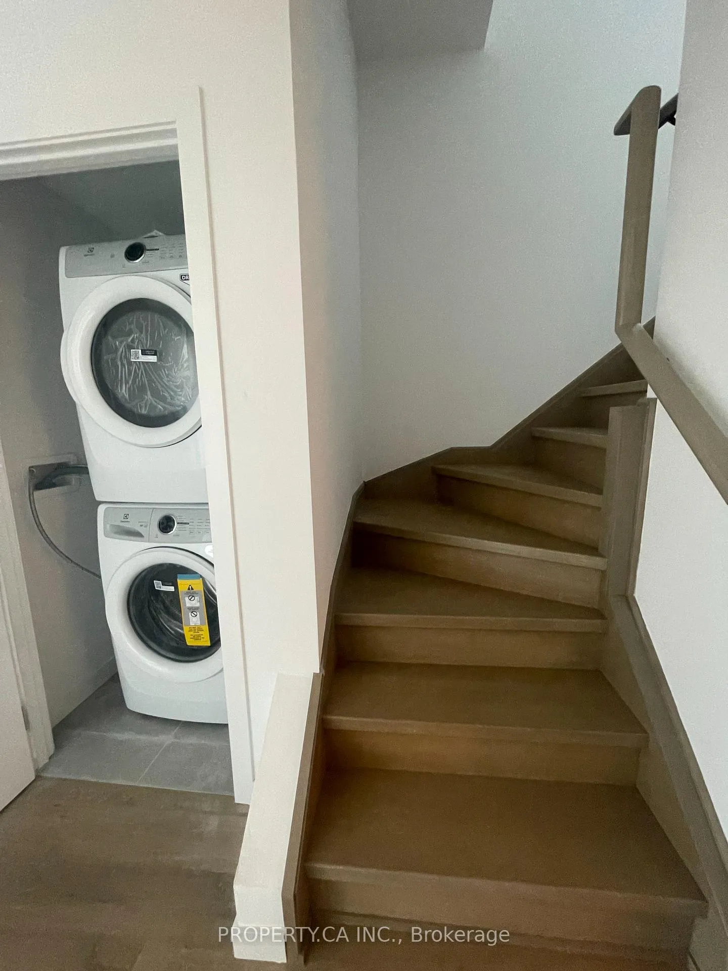 Photo 32 of Unit 8, 30 Markdale Lane, Markham, Middlefield — HOMEH
