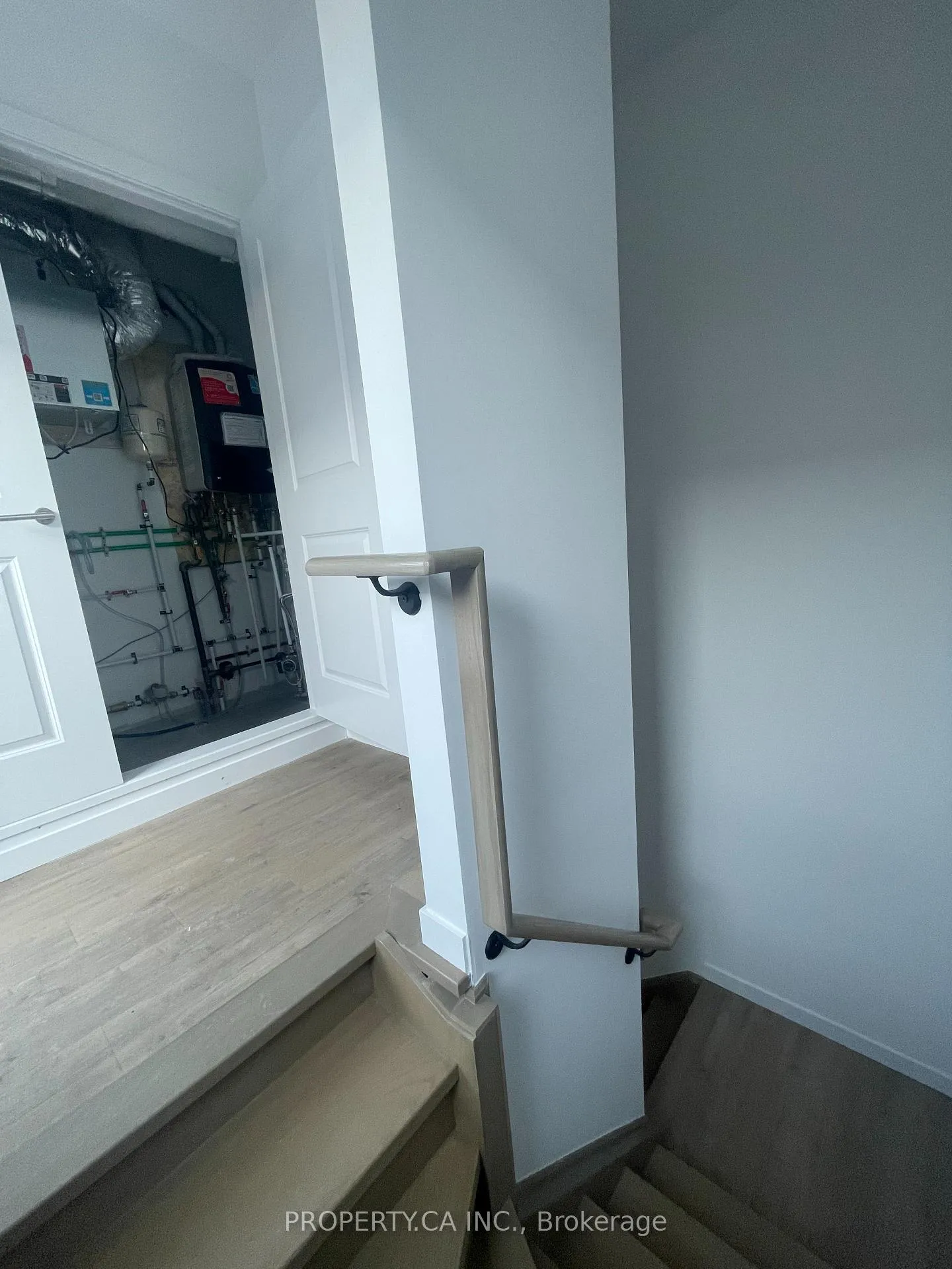 Photo 33 of Unit 8, 30 Markdale Lane, Markham, Middlefield — HOMEH