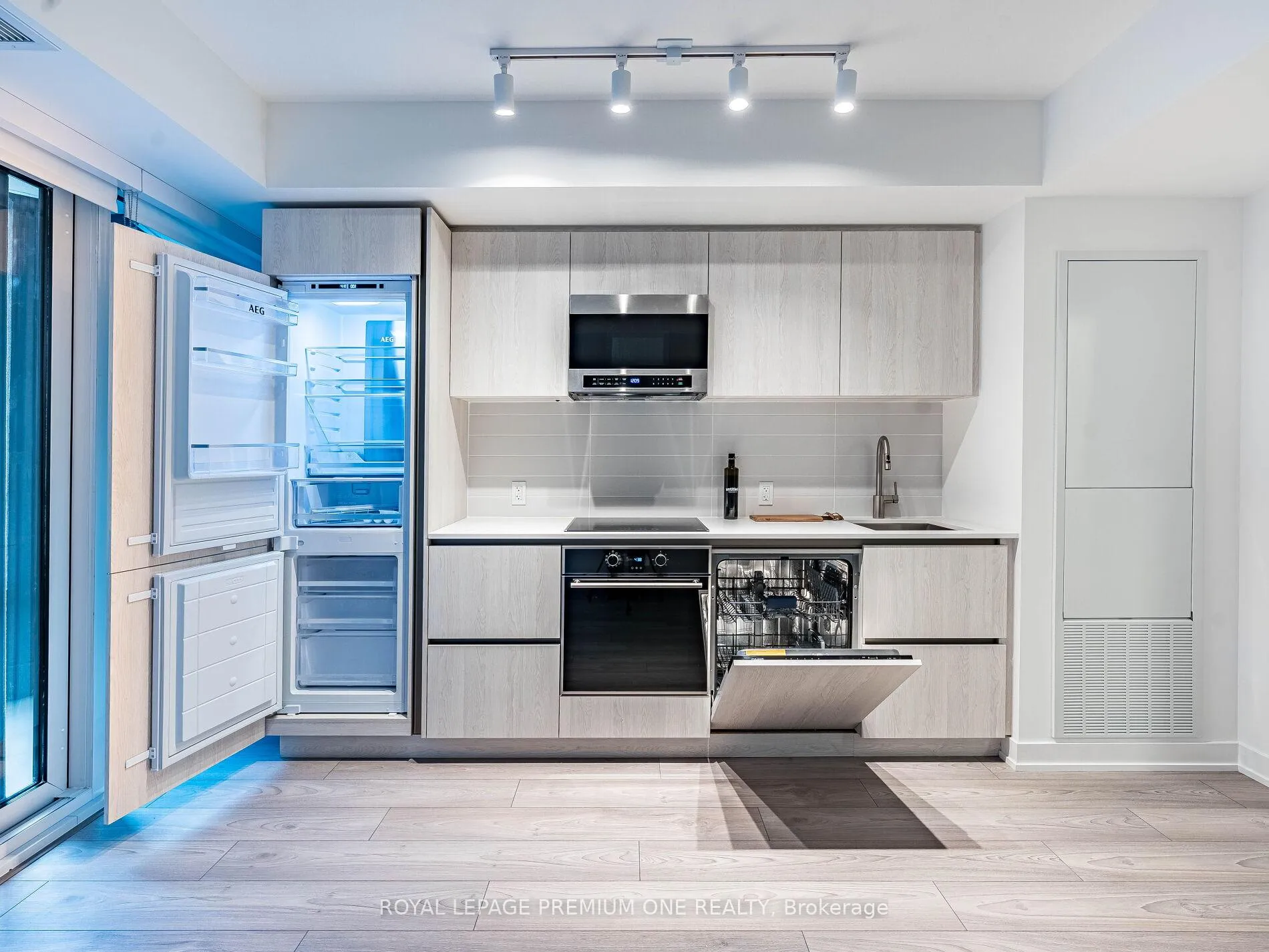 Photo 17 of Unit #310S, 110 Broadway Avenue, Toronto, Mount Pleasant West — HOMEH