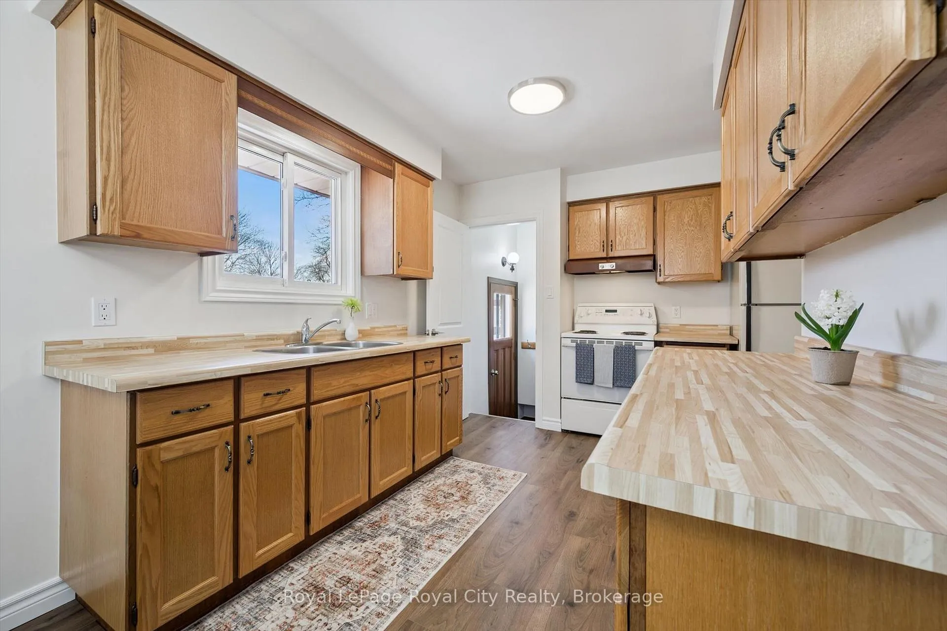 Photo 12 of 16 Kenwood Crescent, Guelph, Junction/Onward Willow — HOMEH